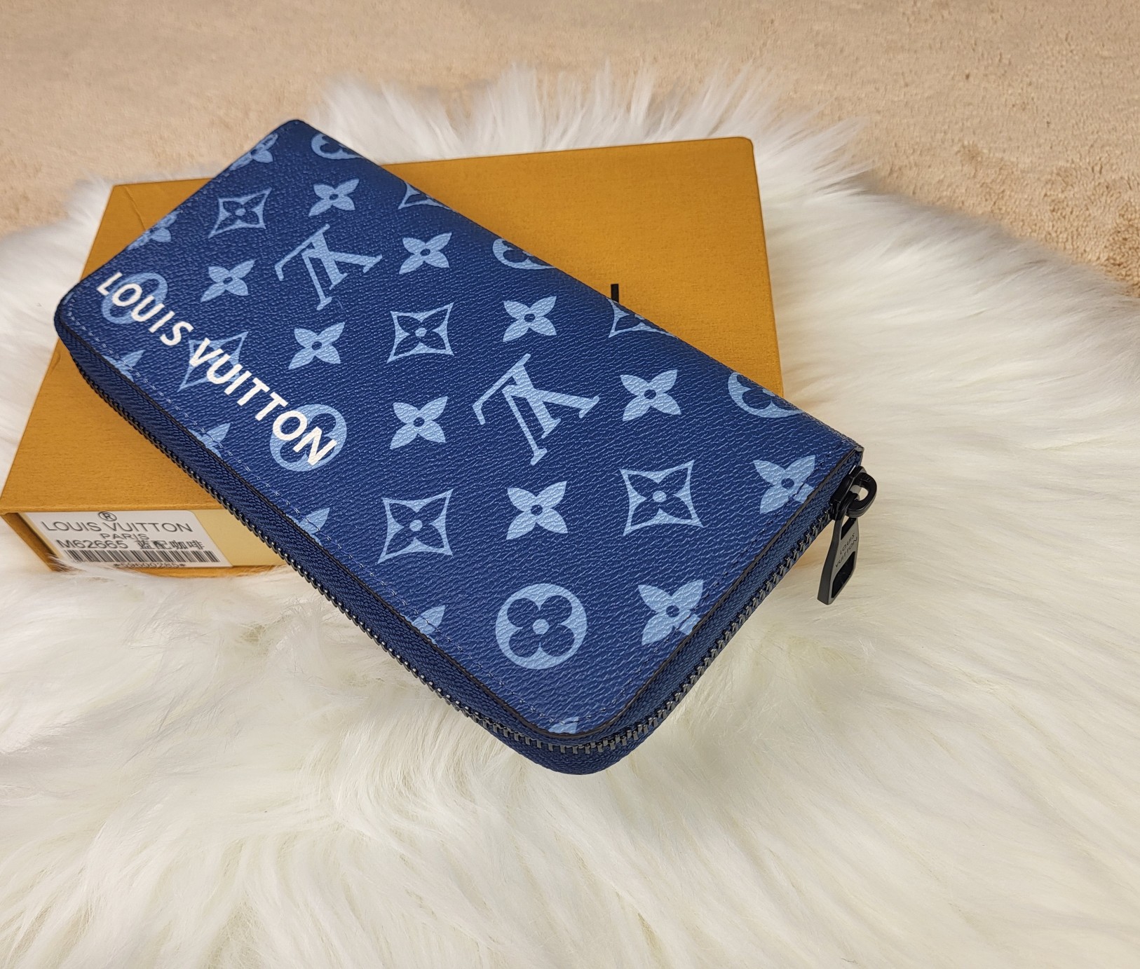 Close-up of the leather texture of the elegant long zipper wallet