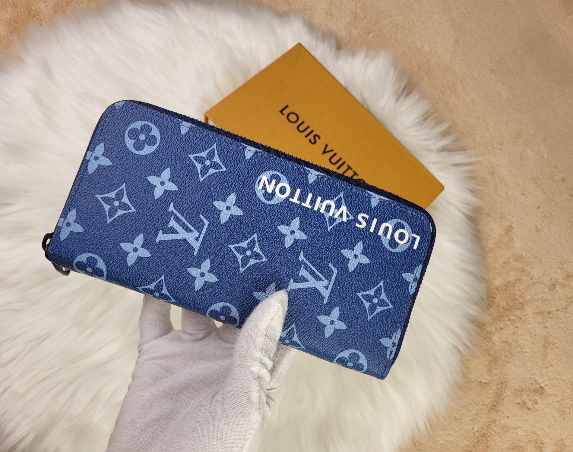 Close-up of the zipper detail on an elegant leather long wallet