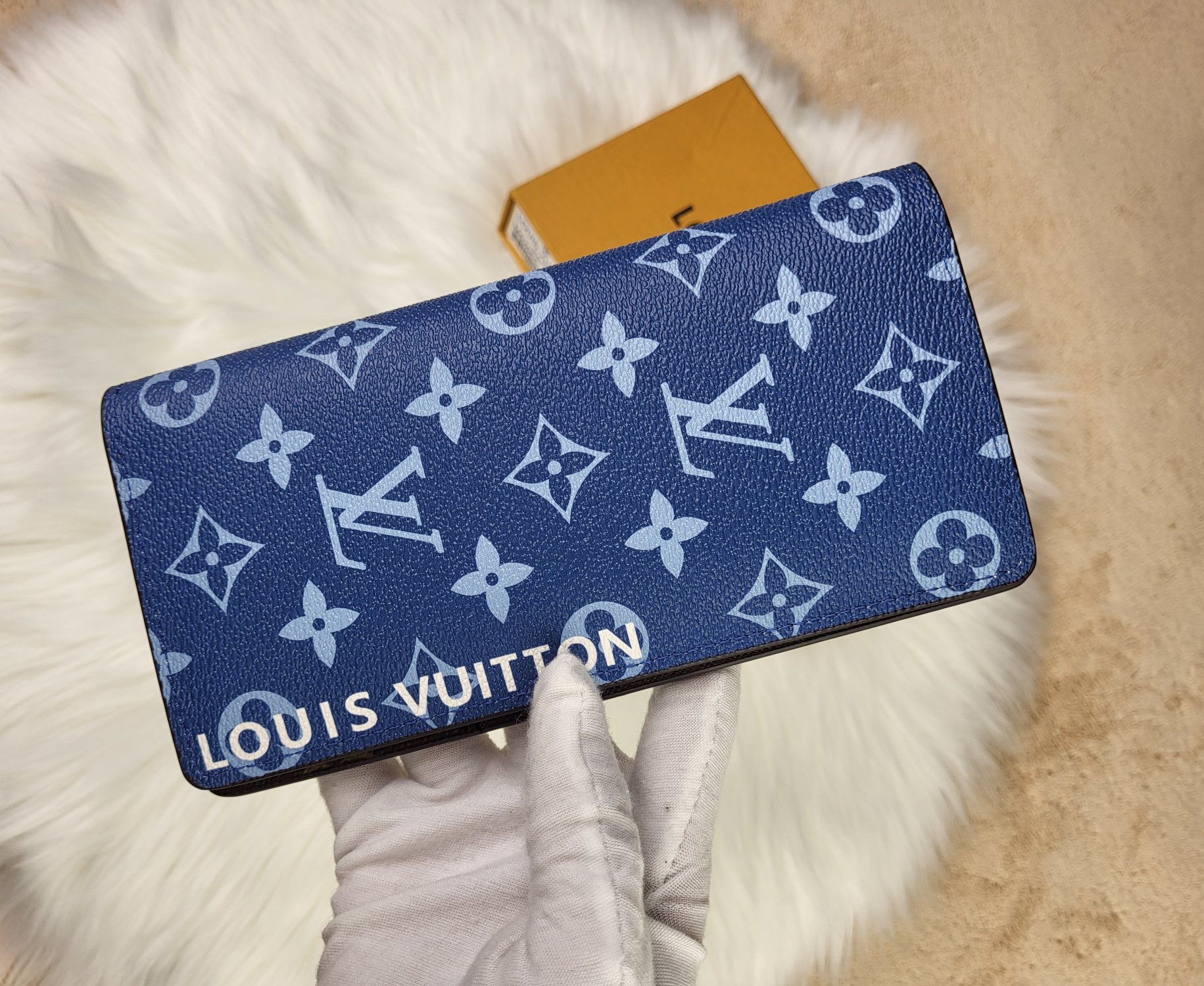 Slim leather wallet side profile