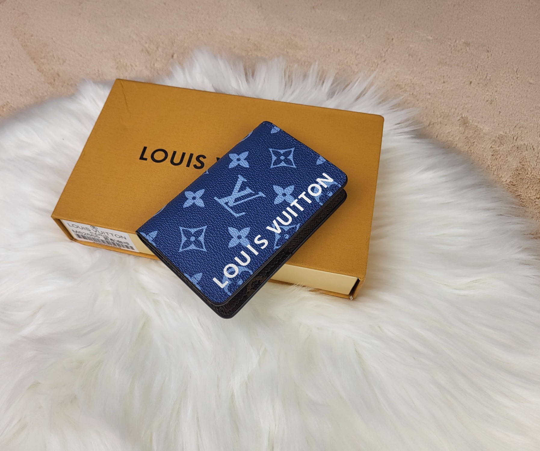 Front view of classic leather card holder