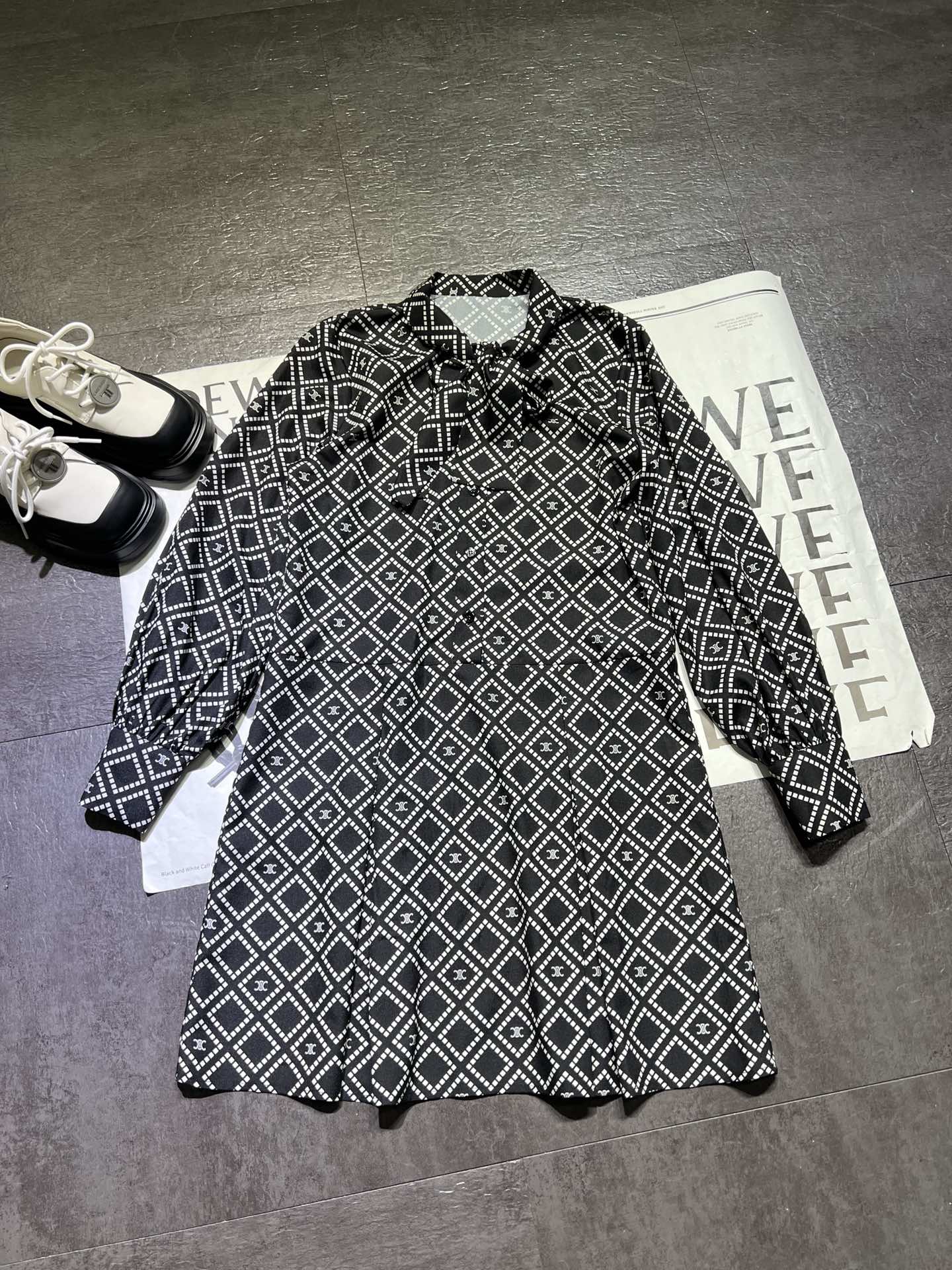 High-Quality Women’s Clothing with Unique Packaging and Retro Style by Celin Zilene