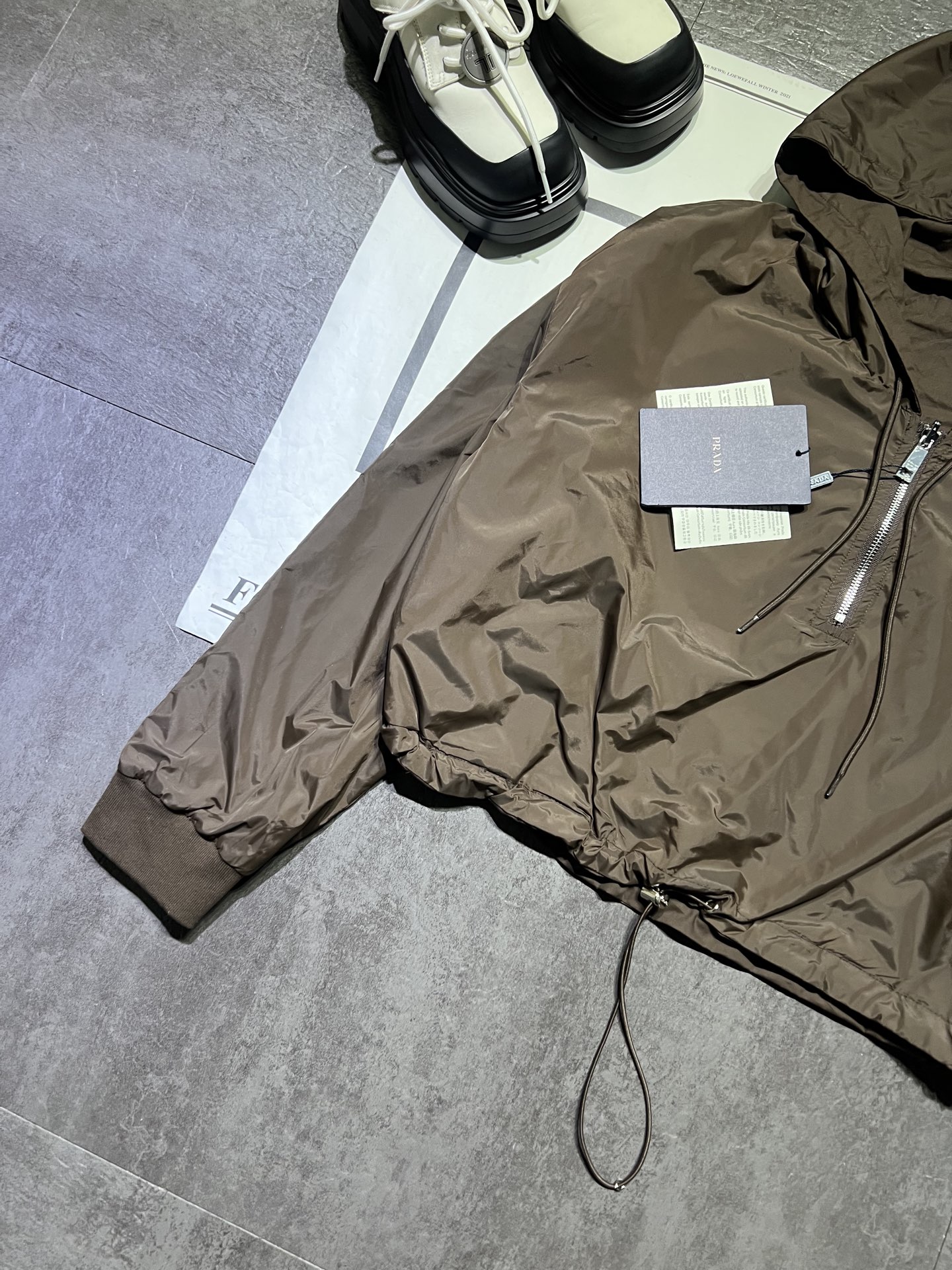 “Women’s Re-Nylon Hoodie with Cotton Knitting: Diverse and Stylish Single Suit with Unique Design” - 图片 3