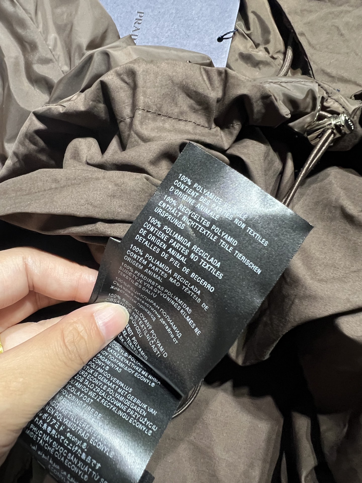 “Women’s Re-Nylon Hoodie with Cotton Knitting: Diverse and Stylish Single Suit with Unique Design” - 图片 8