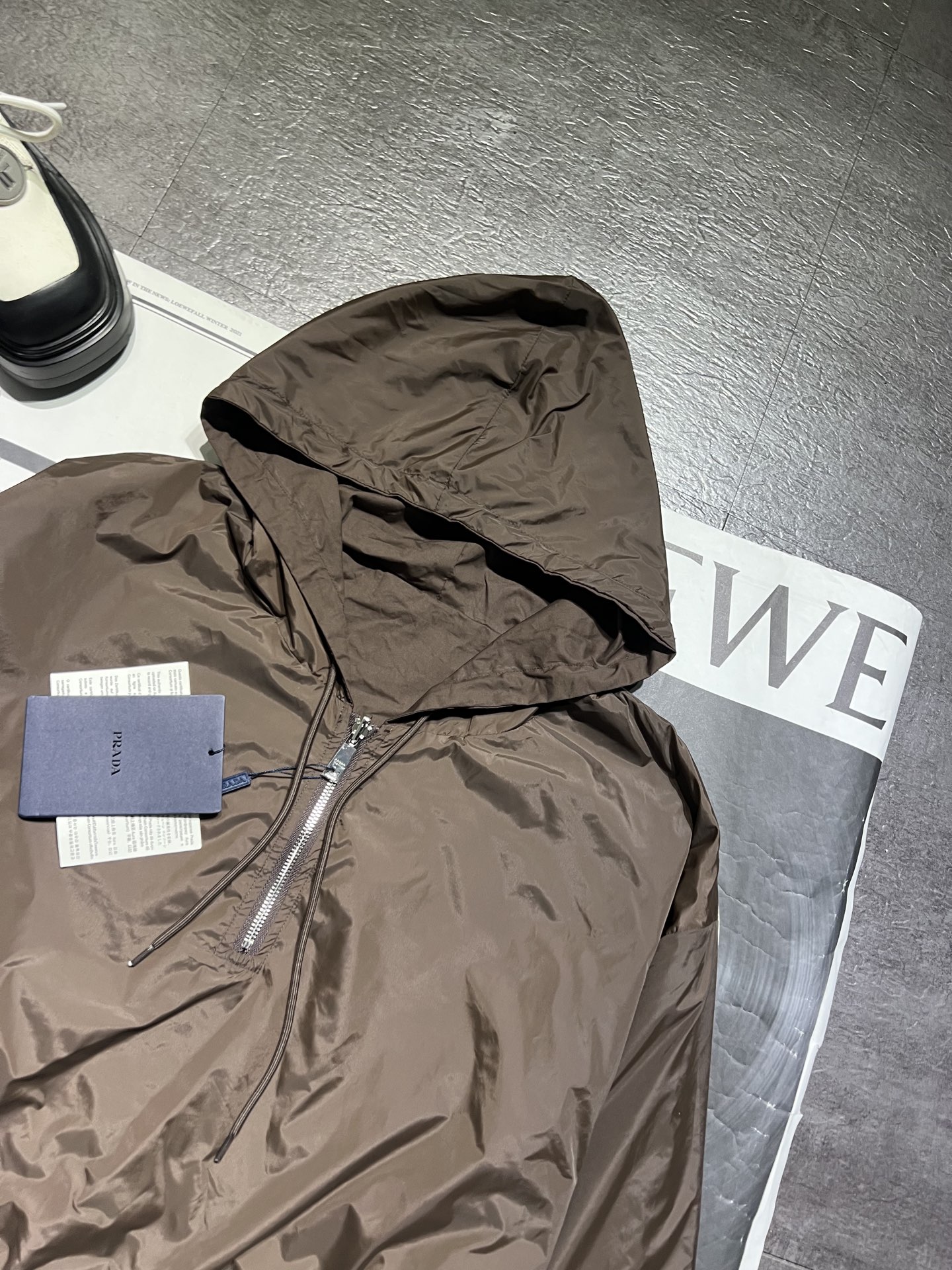“Women’s Re-Nylon Hoodie with Cotton Knitting: Diverse and Stylish Single Suit with Unique Design” - 图片 2