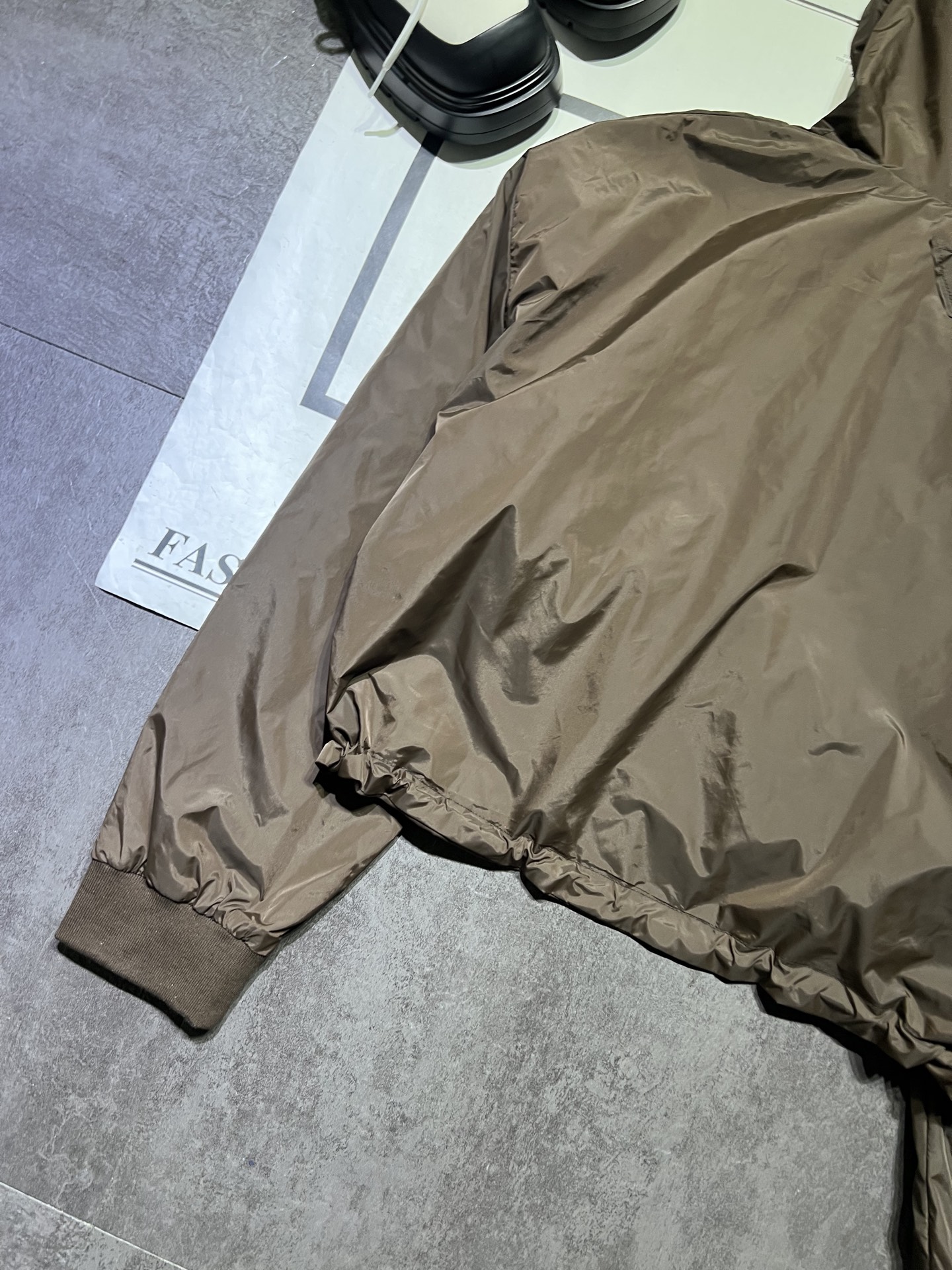“Women’s Re-Nylon Hoodie with Cotton Knitting: Diverse and Stylish Single Suit with Unique Design” - 图片 5