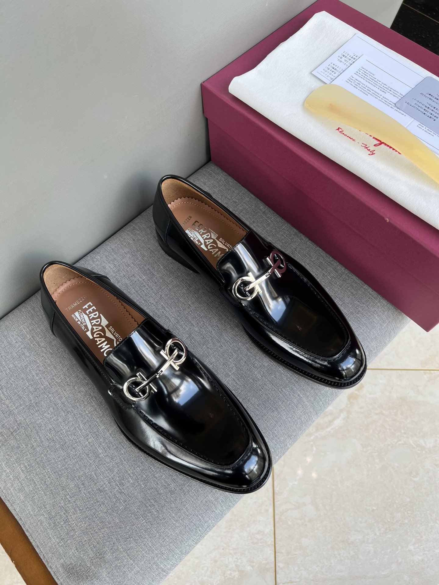 NO:357972,[Strong] [Strong] [Strong] Original quality Exclusive new style Ferragamo ferragamo formal leather shoes, footwear shoes, new style synchronization, exquisite hand-stitching, workmanship details comparable to the counter, imported cowhide, cowhide, original Italian leather outsole, black 39-44 spot code (38, 45 custom made, no return or exchange),, ferragamo, ferragamo, cowhide, Leather soles19860909批[强][强][强]原单品质 独家新款 菲拉格慕ferragamo正装皮鞋 套脚鞋专柜新款同步 精致手工缝线 做工细节堪比专柜 鞋面进口牛皮 牛皮内里 原版意大利真皮大底 黑色 39-44现货齐码（38,45定做不退换）,,ferragamo,ferragamo,cowhide,Leather soles,Men's shoes