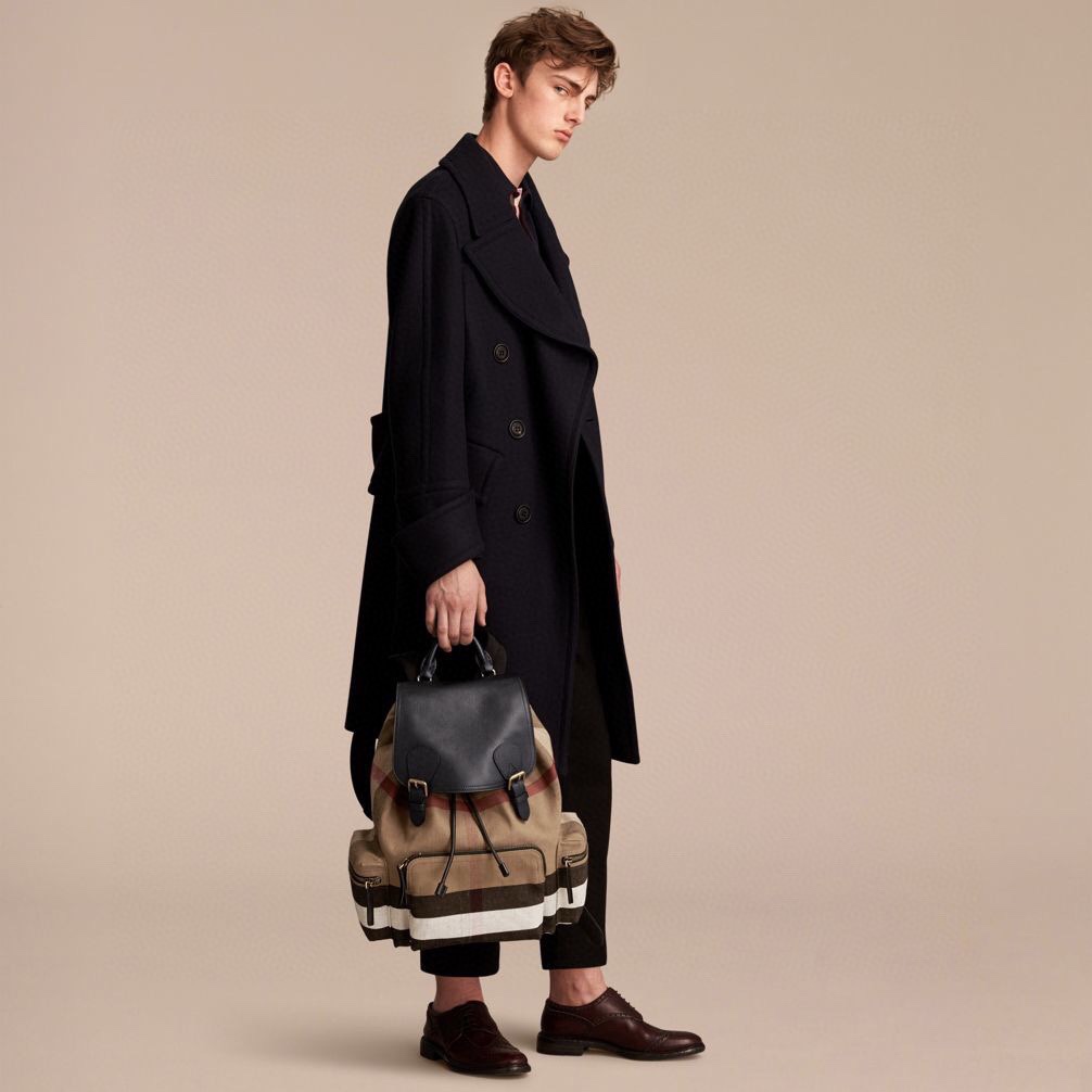 Burberry high-end new backpack official website picture