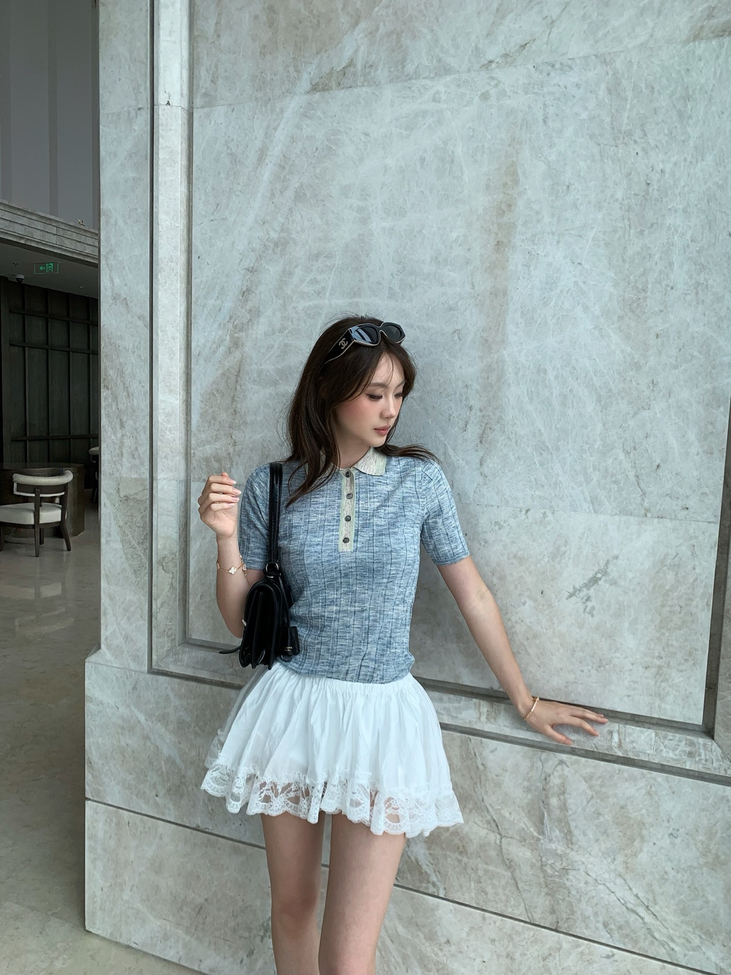 NO:798657,The ultra-fine knitting technology makes the fabric delicate, soft, and full of drape, while ensuring a crisp silhouette that is not easily deformed after long-term wear.19860909超细针织工艺 让面料细腻软糯、垂坠感拉满 同时保证版型挺括,久穿不易变形,,,Women's clothing