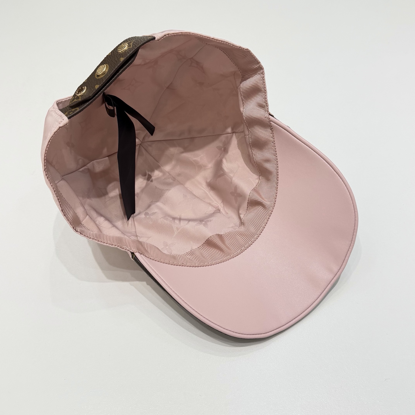 Louis Vuitton 路易威登丝光绸拼接皮革棒球帽