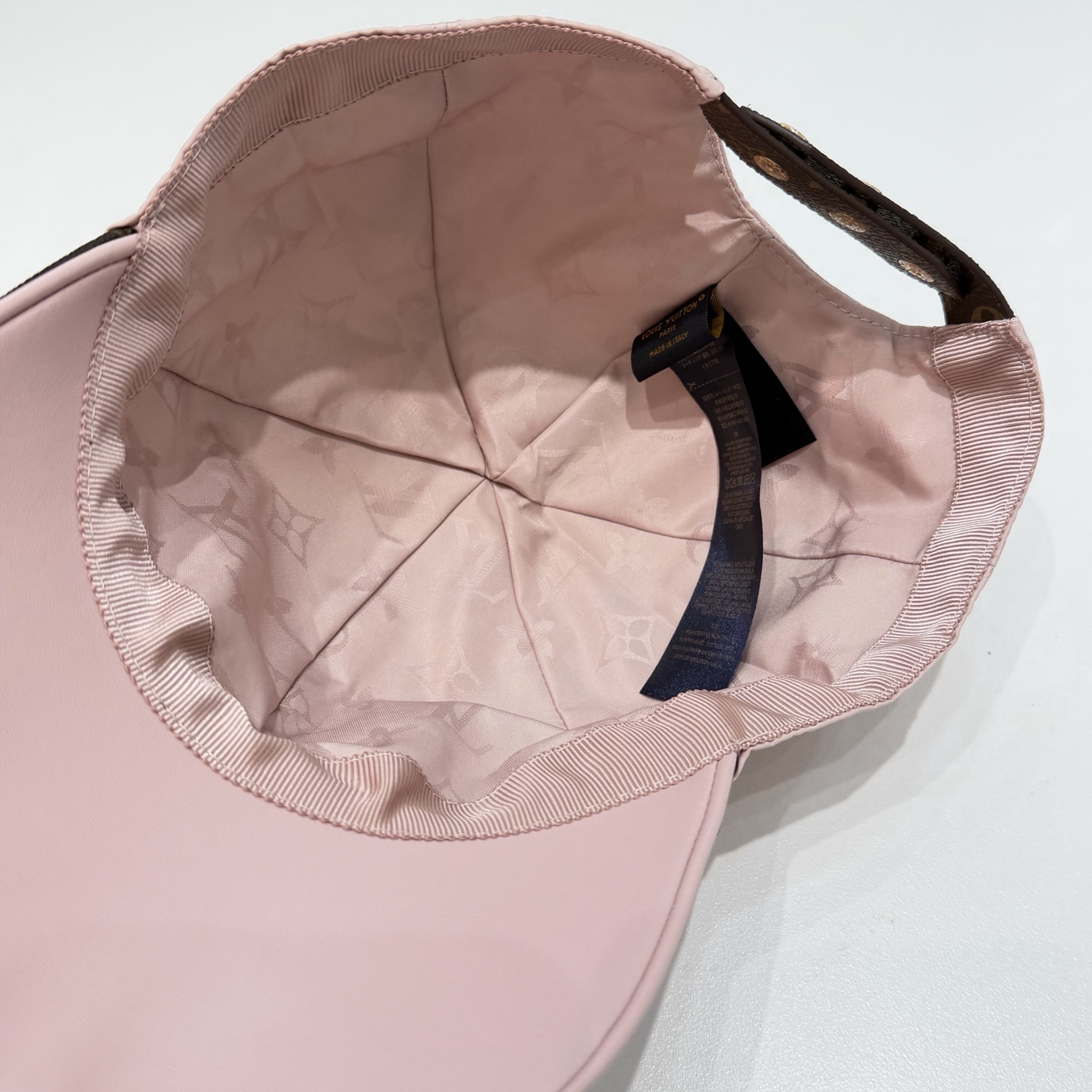 Louis Vuitton 路易威登丝光绸拼接皮革棒球帽