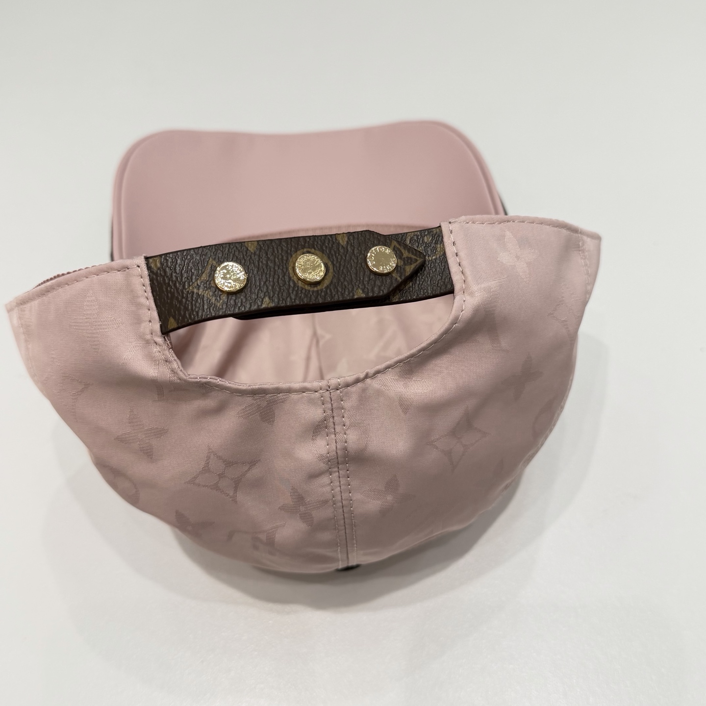 Louis Vuitton 路易威登丝光绸拼接皮革棒球帽
