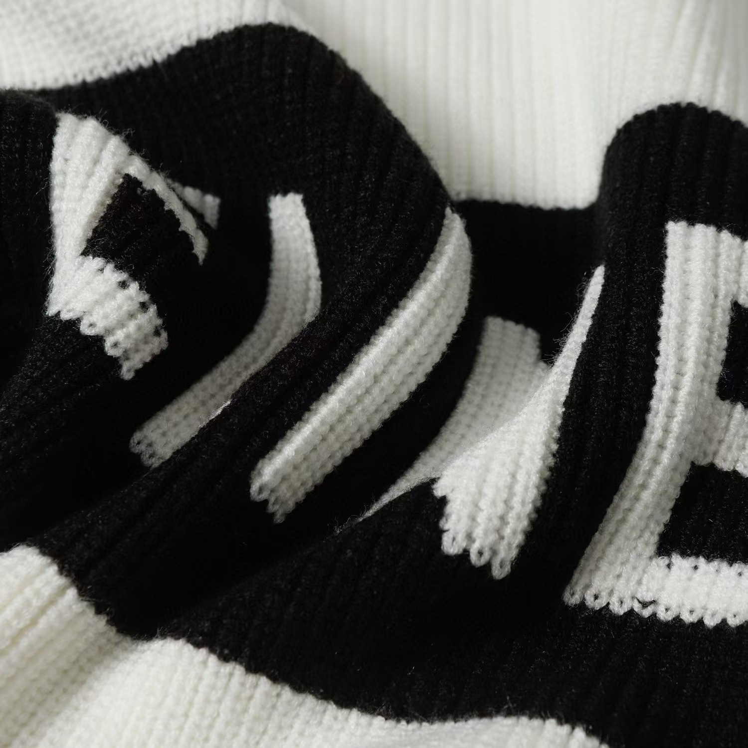 Autumn High Quality Sweater: Celine’s Tasty and Comfortable Collection in XS-L Sizes - 图片 6