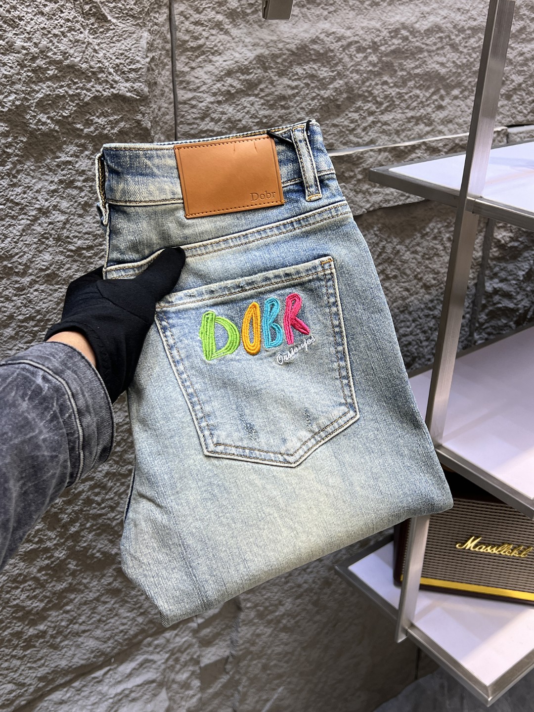 NO:863141,DIOR Dior's 2026 spring and summer new men's jeans are made of imported denim fabrics, heavy-duty environmentally friendly washing, soft to the touch and wear-resistant, small straight version, slightly elastic, slimming, perfect details, high-quality hardware and accessories, fine workmanship, extraordinary, code number 28-38, shipped next day, dior, dior, jeans,19860909DIOR迪奥 2026春夏新款男士牛仔裤 精选进口丹宁牛仔面料 重工环保洗水 手感柔和 兼备耐磨性 版型小直筒 微弹力显瘦修身,细节完美,五金辅料精选高等品质,做工精细,绝非凡品,码数28-38,隔天出货,,dior,dior,jeans,,Men's clothing