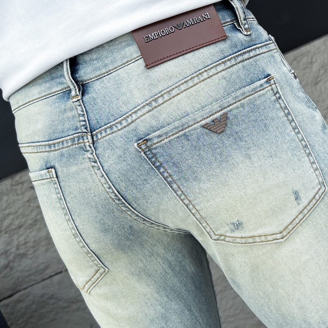 NO:918362,ARMANI Armani 2026 spring and summer new men's jeans. Selected imported denim denim fabrics. Heavy-duty environmentally friendly washing. Soft feel and wear resistance. Small straight version. Micro-elasticity makes you slim and slim. Perfect details. High-quality hardware and accessories. Fine workmanship. Unparalleled. Code number 28-38. Shipped next day. Armani, armani, jeans,19860909ARMANI阿玛尼 2026春夏新款男士牛仔裤 精选进口丹宁牛仔面料 重工环保洗水 手感柔和 兼备耐磨性 版型小直筒 微弹力显瘦修身,细节完美,五金辅料精选高等品质,做工精细,绝非凡品,码数28-38,隔天出货,,armani,armani,jeans,,Men's clothing