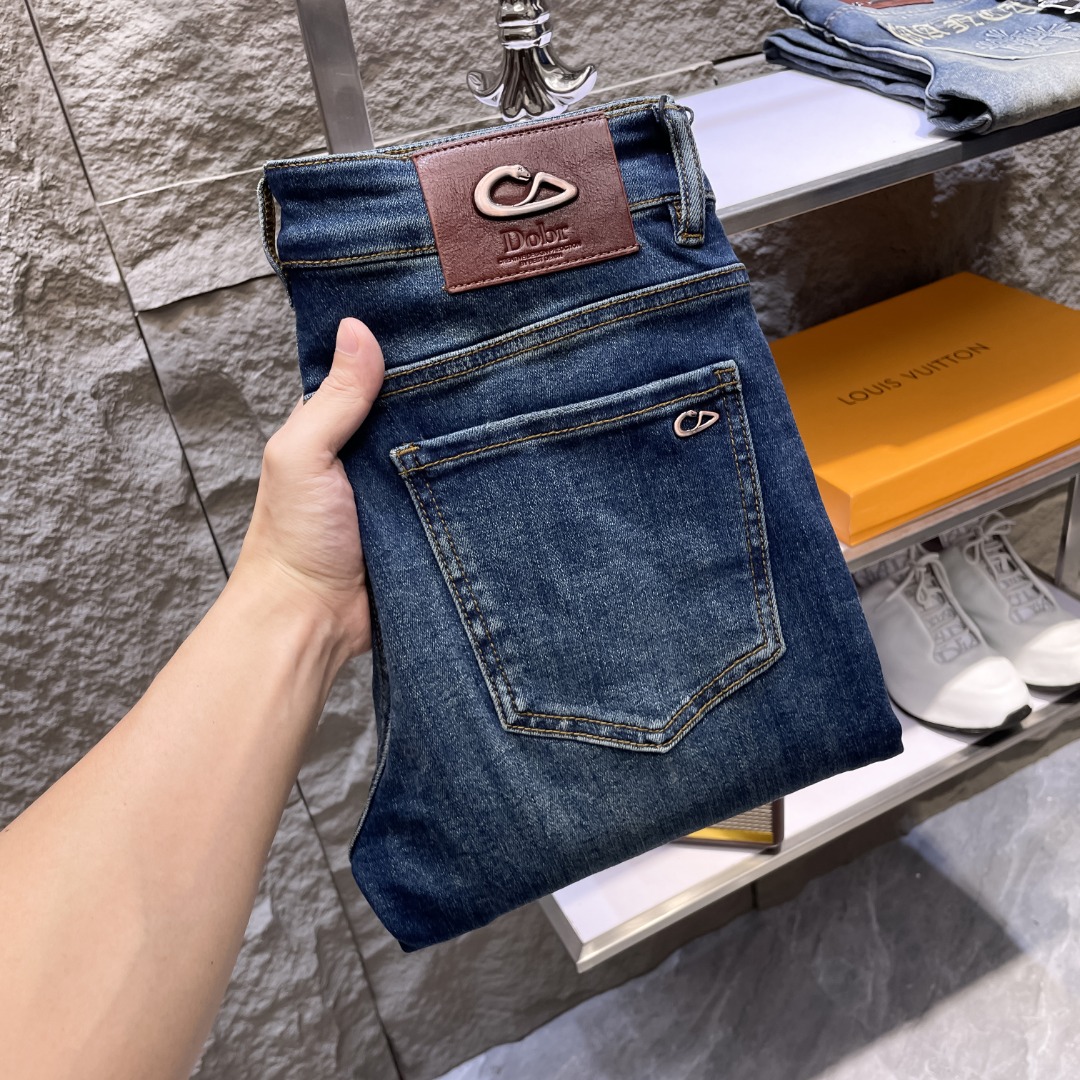 NO:507611,DIOR New autumn and winter men's jeans Selected imported denim jean fabric Heavy industry environmentally friendly washing water Soft feel and wear resistance Small straight fit Micro-stretching makes you look slim and perfect details, selected high-quality hardware and accessories, fine workmanship, absolutely extraordinary products, 28-38, shipped the next day, Dior, Dior, Jeans, alexander wang19860909DIOR迪奥 秋冬新款男士牛仔裤 精选进口丹宁牛仔面料 重工环保洗水 手感柔和 兼备耐磨性 版型小直筒 微弹力显瘦修身,细节完美,五金辅料精选高等品质,做工精细,绝非凡品,码数28-38,隔天出货,,dior,dior,jeans,alexander wang,Men's clothing