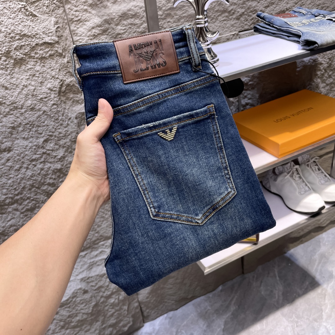 NO:507616,ARMANI New autumn and winter men's jeans Selected imported denim jean fabric Heavy industry environmentally friendly washing water Soft feel and wear resistance Small straight fit Micro-stretching makes you look slim and perfect details, selected high-quality hardware and accessories, fine workmanship, absolutely extraordinary products, number 28-38, shipped the next day, Armani, Armani, jeans, alexander wang19860909ARMANI阿玛尼 秋冬新款男士牛仔裤 精选进口丹宁牛仔面料 重工环保洗水 手感柔和 兼备耐磨性 版型小直筒 微弹力显瘦修身,细节完美,五金辅料精选高等品质,做工精细,绝非凡品,码数28-38,隔天出货,,armani,armani,jeans,alexander wang,Men's clothing