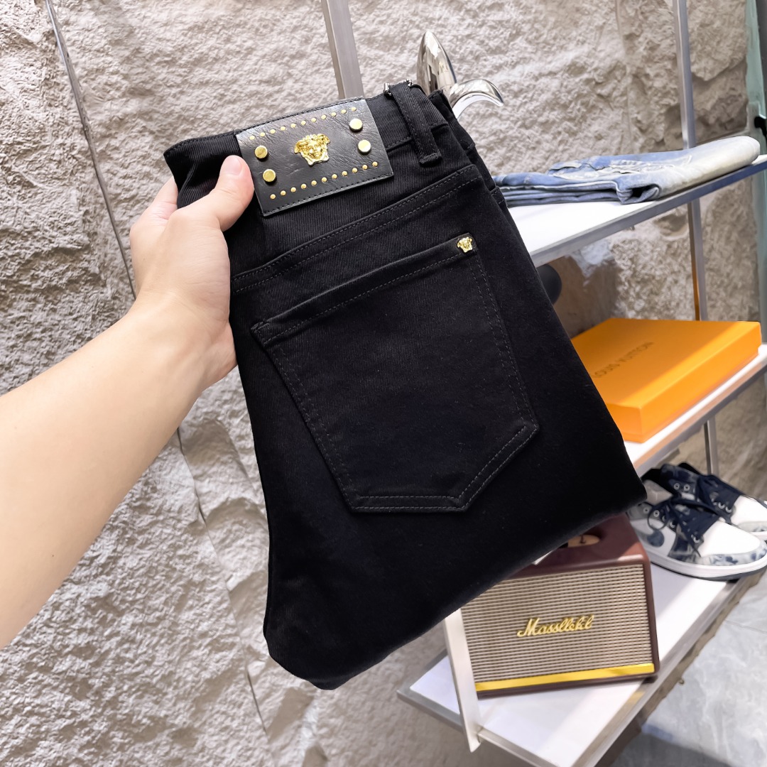 NO:507578,VERSACE New Autumn and Winter Men's Jeans Selected Imported Denim Denim Fabric Heavy Industry Environmentally friendly Washing Soft Handle and Wear Resistance Small straight fit Micro-stretching Slim and Slim, Perfect Details, Selected High-quality Hardware and Auxiliary Materials, Fine Workmanship, Absolutely Extraordinary Products, Number of 28-38, Shipping the next day, Versace, Versace, Jeans, Alexander Wang19860909VERSACE范思哲 秋冬新款男士牛仔裤 精选进口丹宁牛仔面料 重工环保洗水 手感柔和 兼备耐磨性 版型小直筒 微弹力显瘦修身,细节完美,五金辅料精选高等品质,做工精细,绝非凡品,码数28-38,隔天出货,,versace,versace,jeans,alexander wang,Men's clothing