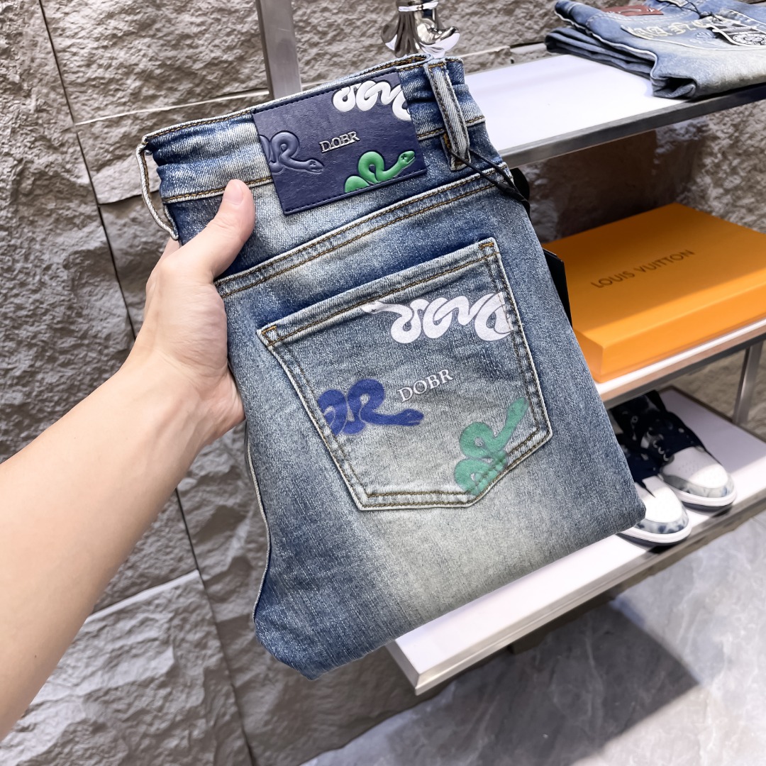 NO:507588,DIOR New autumn and winter men's jeans Selected imported denim jean fabric Heavy industry environmentally friendly washing water Soft feel and wear resistance Small straight fit Micro-stretching makes you look slim and perfect details, selected high-quality hardware and accessories, fine workmanship, absolutely extraordinary products, 28-38, shipped the next day, Dior, Dior, Jeans, alexander wang19860909DIOR迪奥 秋冬新款男士牛仔裤 精选进口丹宁牛仔面料 重工环保洗水 手感柔和 兼备耐磨性 版型小直筒 微弹力显瘦修身,细节完美,五金辅料精选高等品质,做工精细,绝非凡品,码数28-38,隔天出货,,dior,dior,jeans,alexander wang,Men's clothing