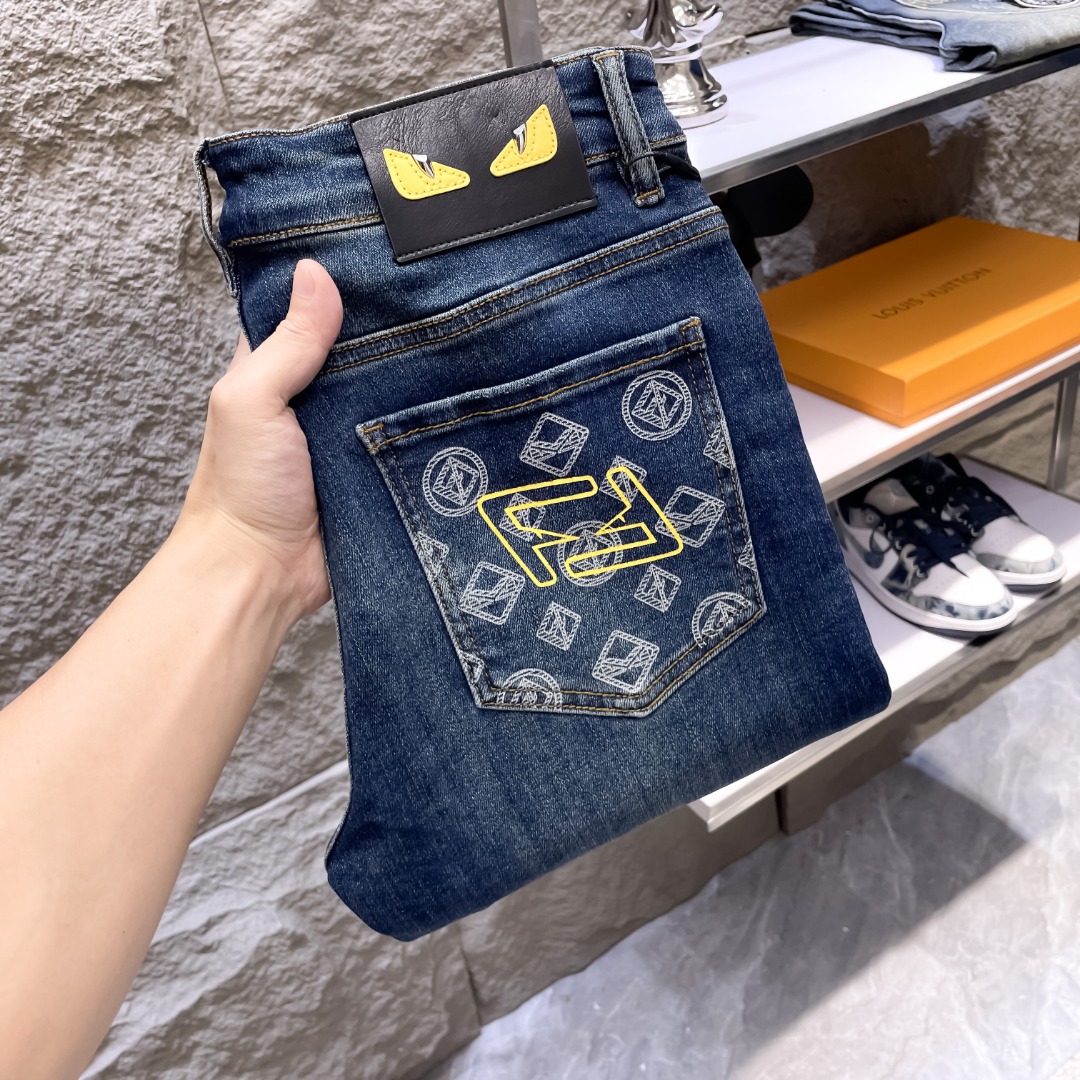 NO:507598,FENDI New autumn and winter men's jeans Selected imported denim jean fabric Heavy industry environmentally friendly washing water Soft feel and wear resistance Small straight fit Micro-stretching makes you look slim and perfect details, selected high-quality hardware and accessories, fine workmanship, absolutely extraordinary products, 28-38, shipped the next day, fendi, fendi, jeans, alexander wang19860909FENDI芬迪 秋冬新款男士牛仔裤 精选进口丹宁牛仔面料 重工环保洗水 手感柔和 兼备耐磨性 版型小直筒 微弹力显瘦修身,细节完美,五金辅料精选高等品质,做工精细,绝非凡品,码数28-38,隔天出货,,fendi,fendi,jeans,alexander wang,Men's clothing