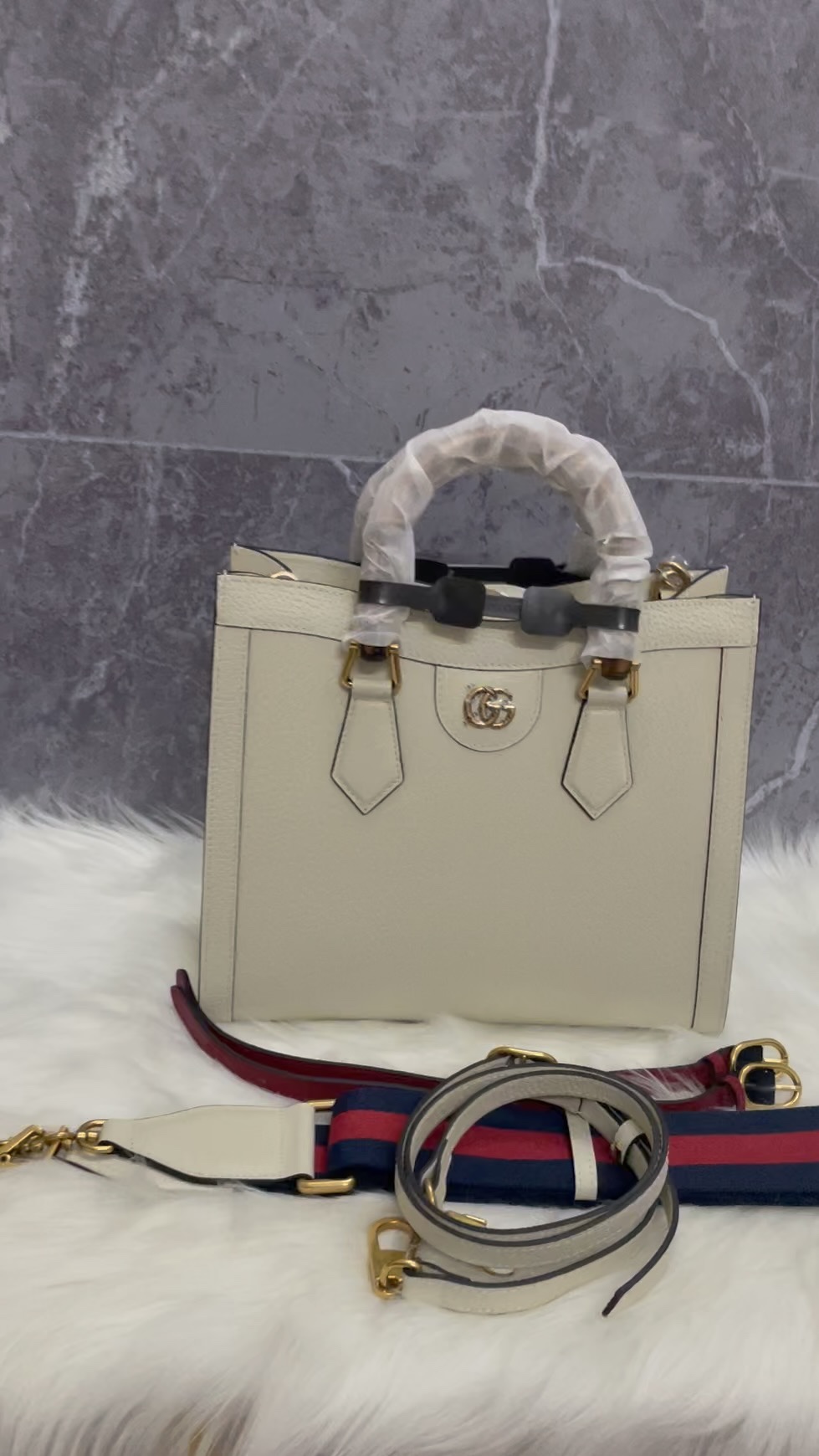 Gucci Online
 Handbags Crossbody & Shoulder Bags