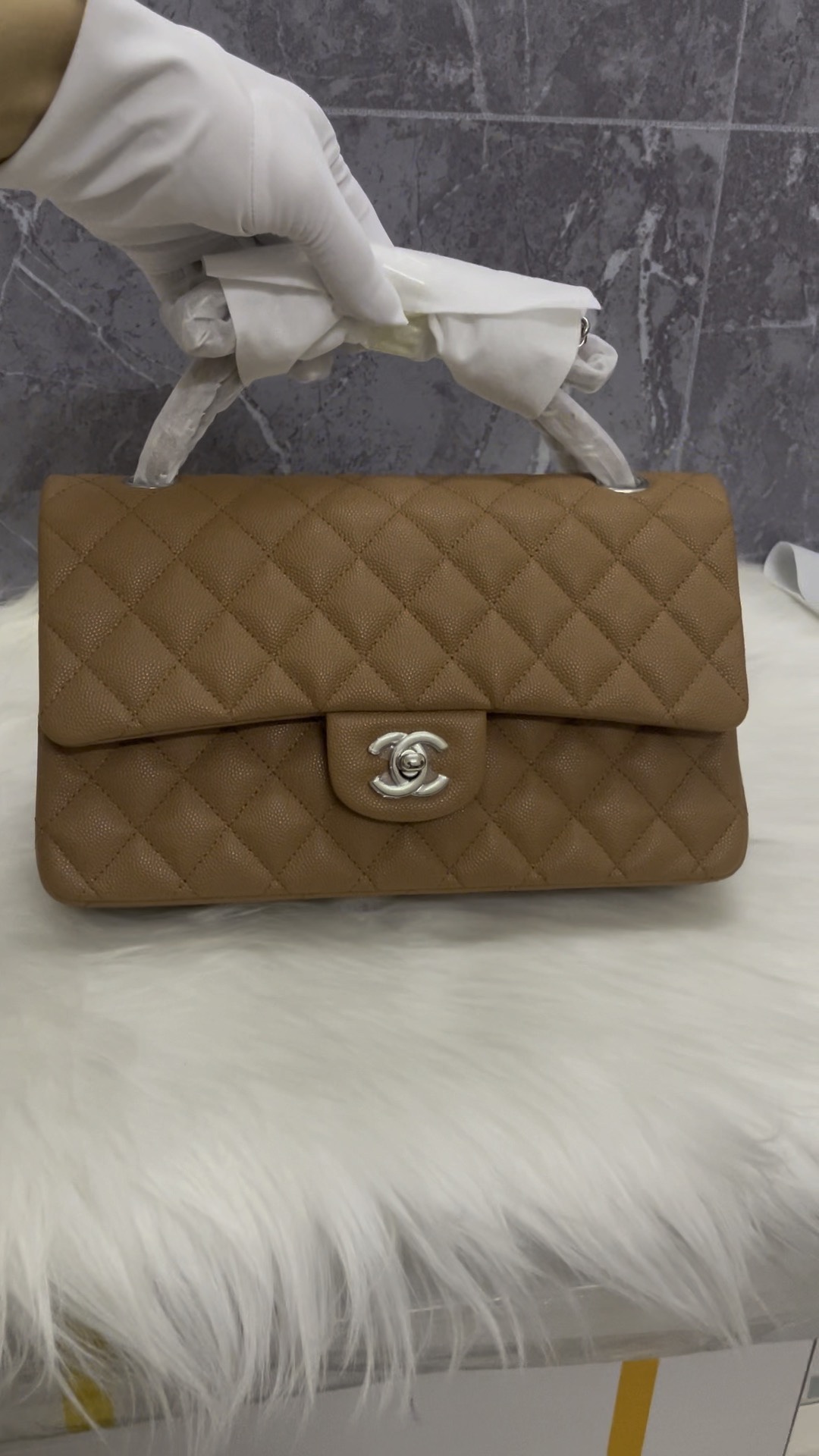 Replica Wholesale
 Chanel Classic Flap Bag Crossbody & Shoulder Bags Caramel