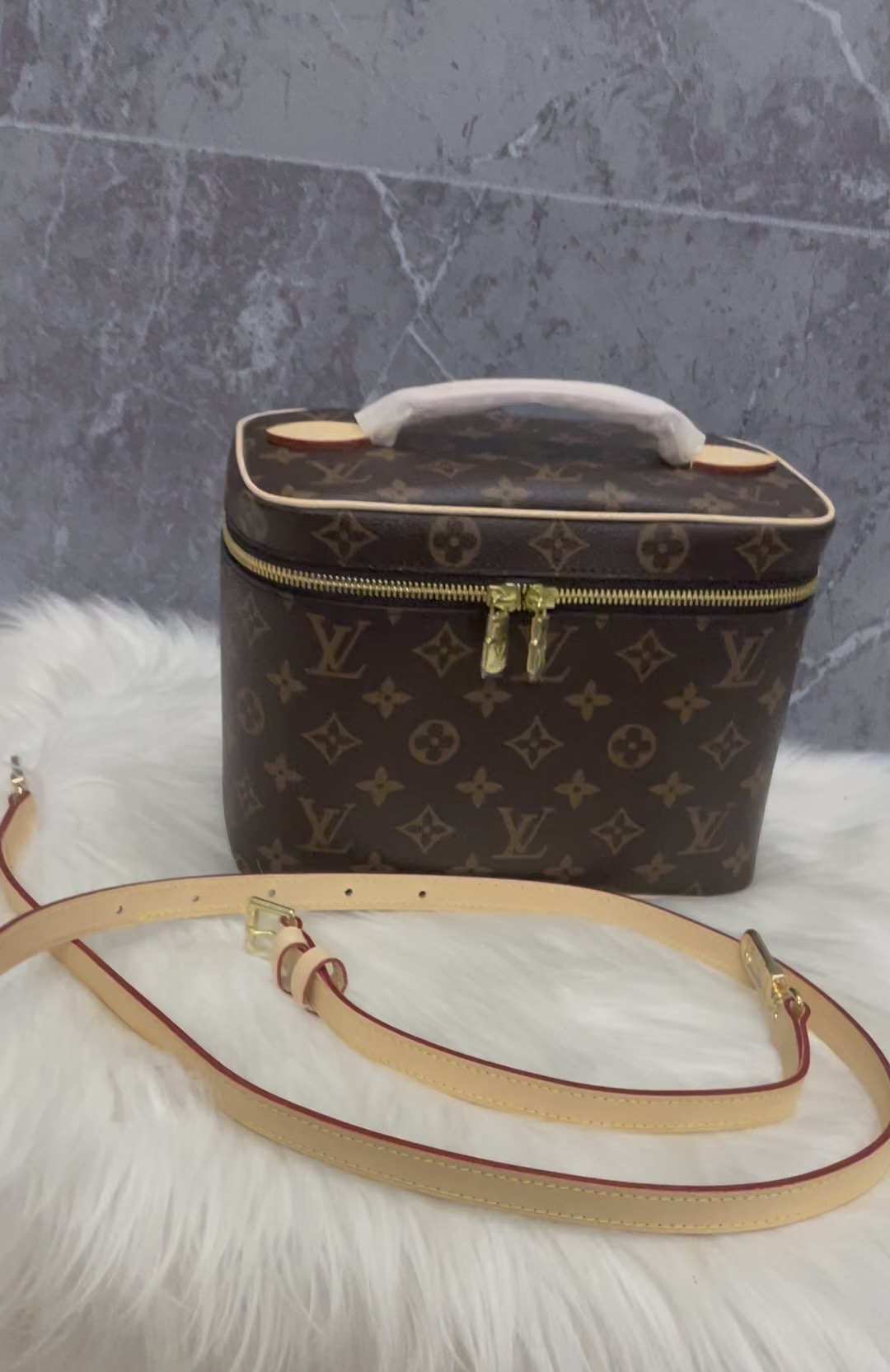 Buy AAA Cheap
 Louis Vuitton Handbags Crossbody & Shoulder Bags