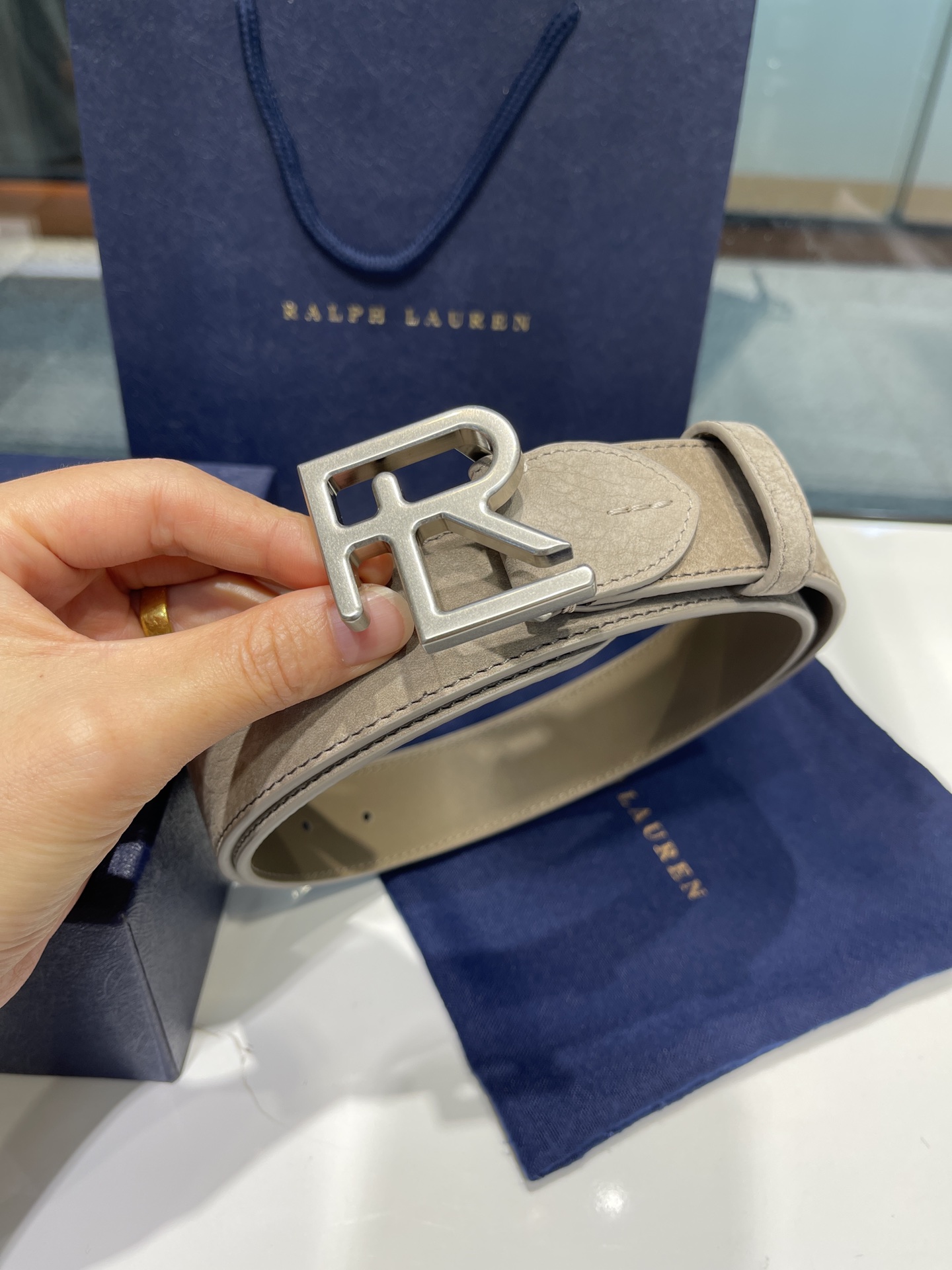  Ralph Lauren/拉夫劳伦 24年RL新款 这款腰带采用头层进口牛绒面皮和底皮头层牛皮 做工细