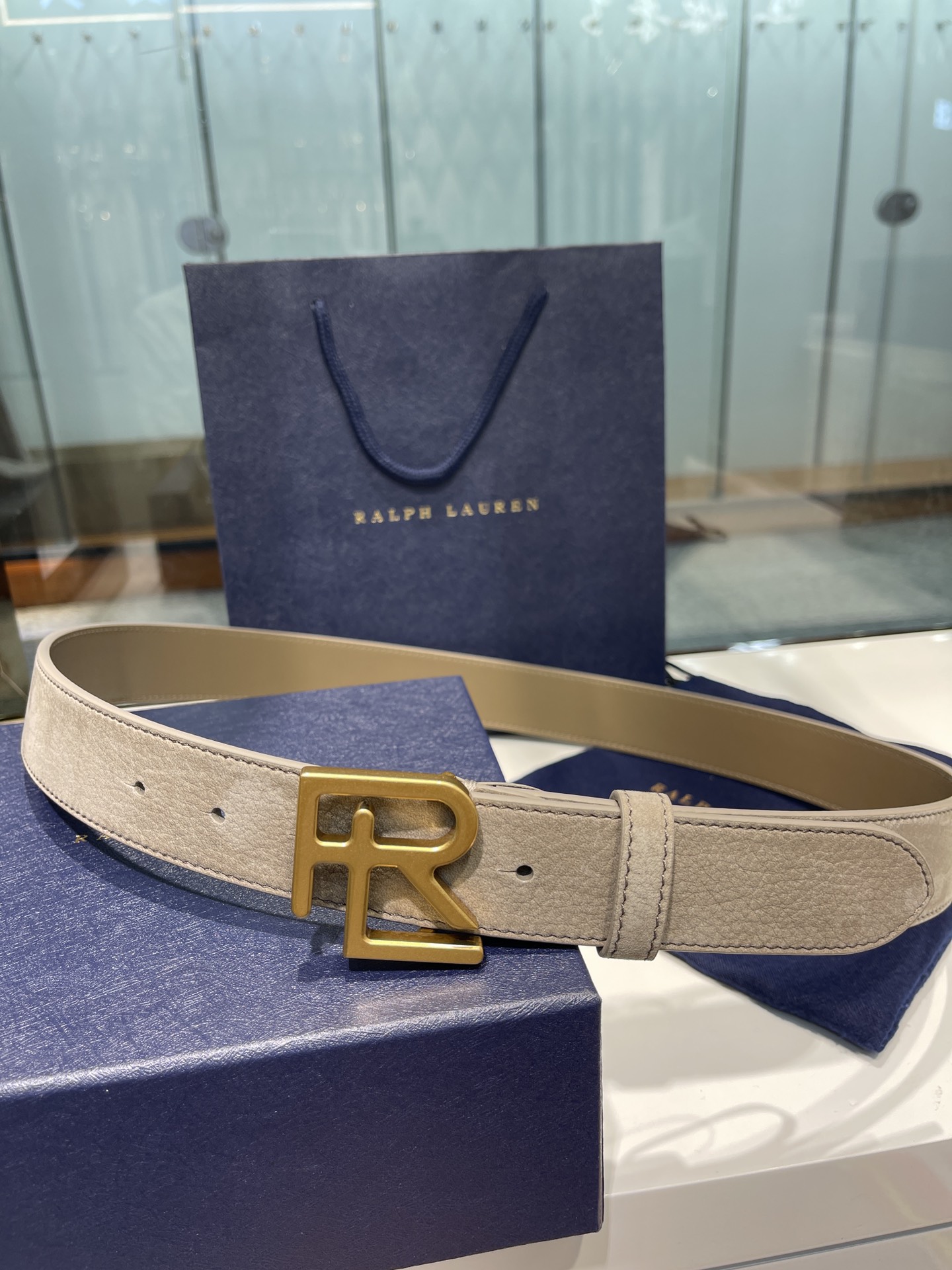 Ralph Lauren/拉夫劳伦 24年RL新款 这款腰带采用头层进口牛绒面皮和底皮头层牛皮 做工细致