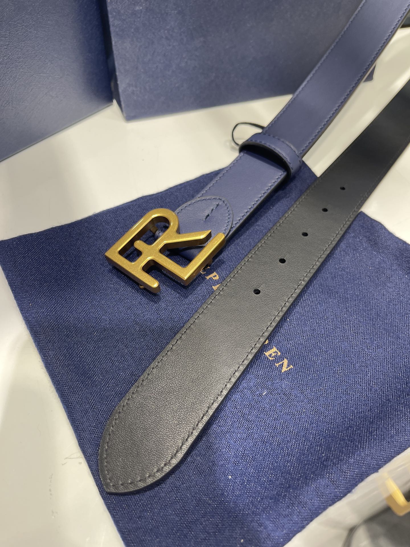 Ralph Lauren/拉夫劳伦 24年RL新款 这款腰带采用双面头层牛皮