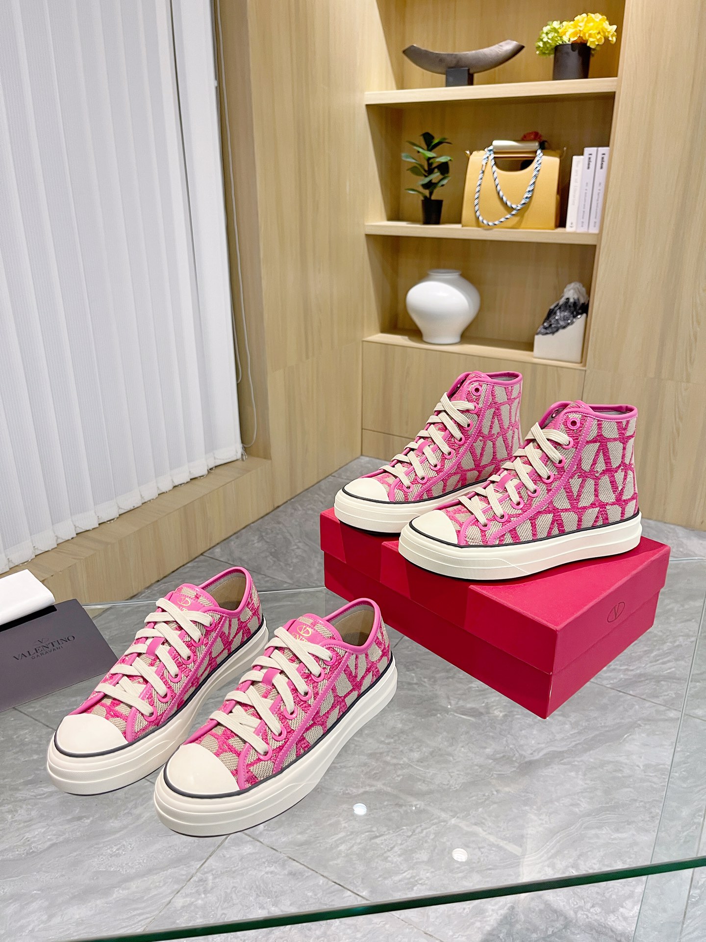 Valentino Valentino 2024-Los últimos hombres y mujeres mismos modelos zapatos casuales Walking show 