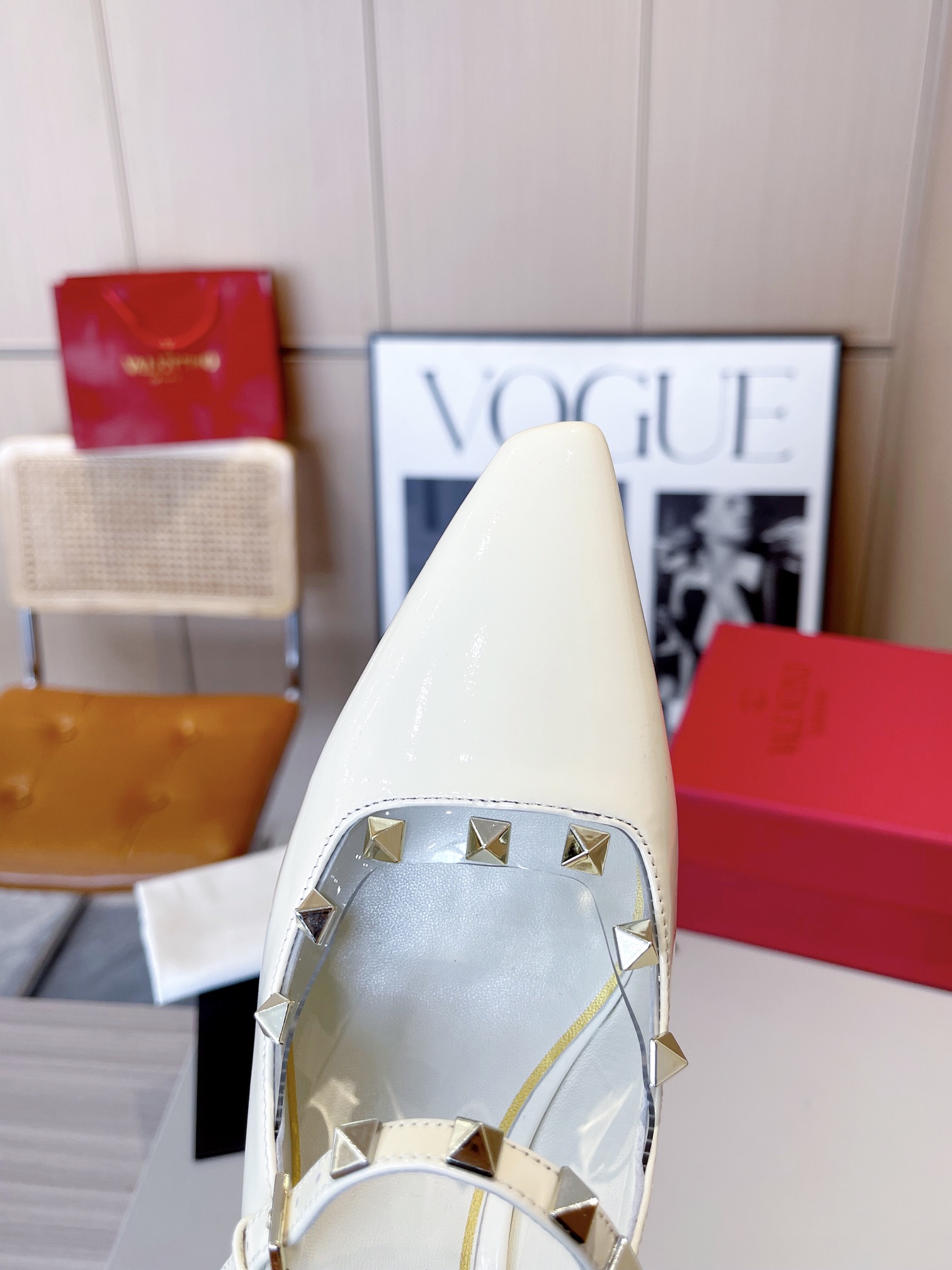versión superior 𝑉𝐴𝐿𝐸𝑁𝑇𝐼𝑁𝑂 Valentino 2024 Primavera/Verano Nuevo de la Mujer ¡Backspace 6 c