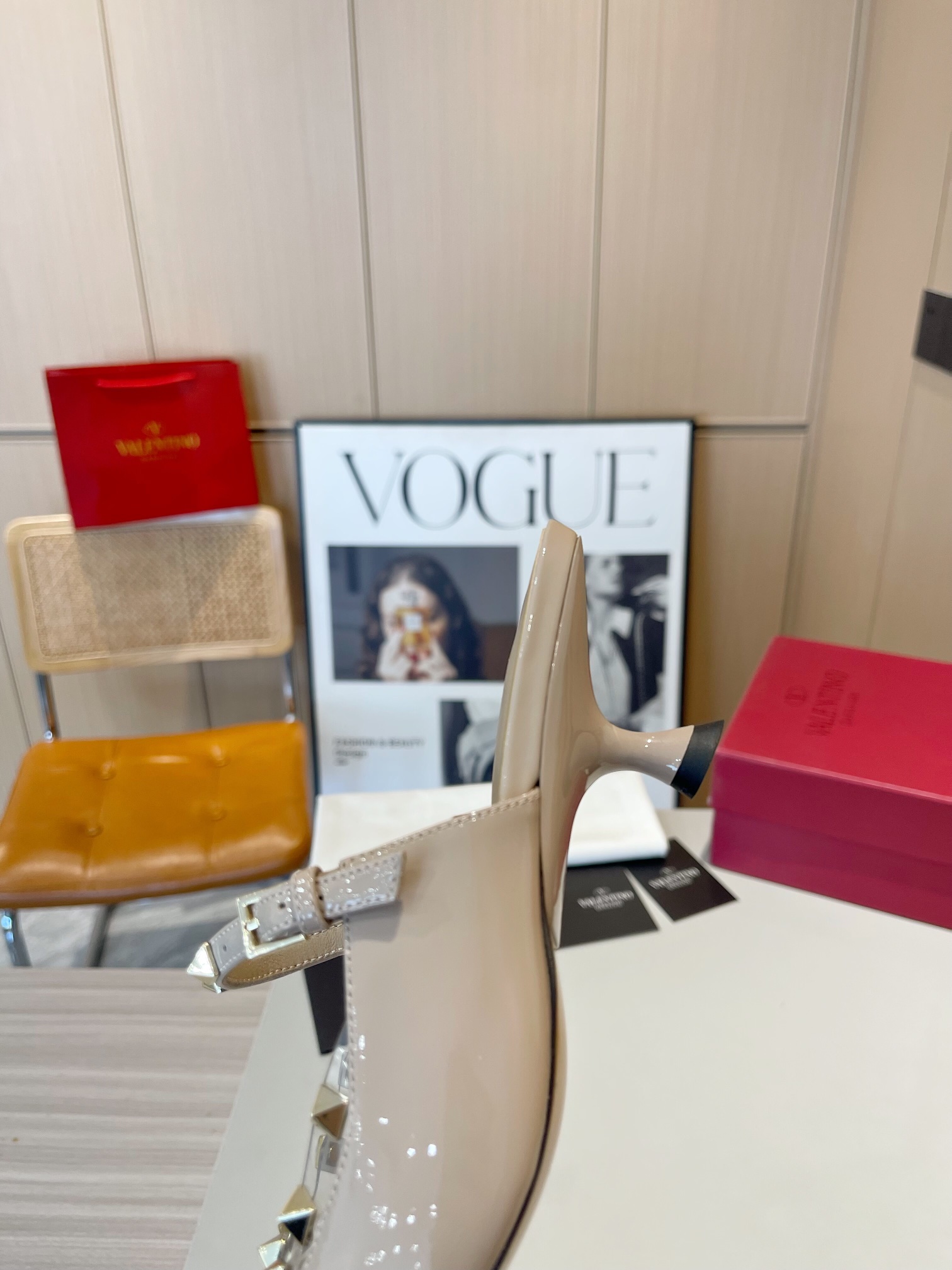 versión superior 𝑉𝐴𝐿𝐸𝑁𝑇𝐼𝑁𝑂 Valentino 2024 Primavera/Verano Nuevo de la Mujer ¡Backspace 6 c