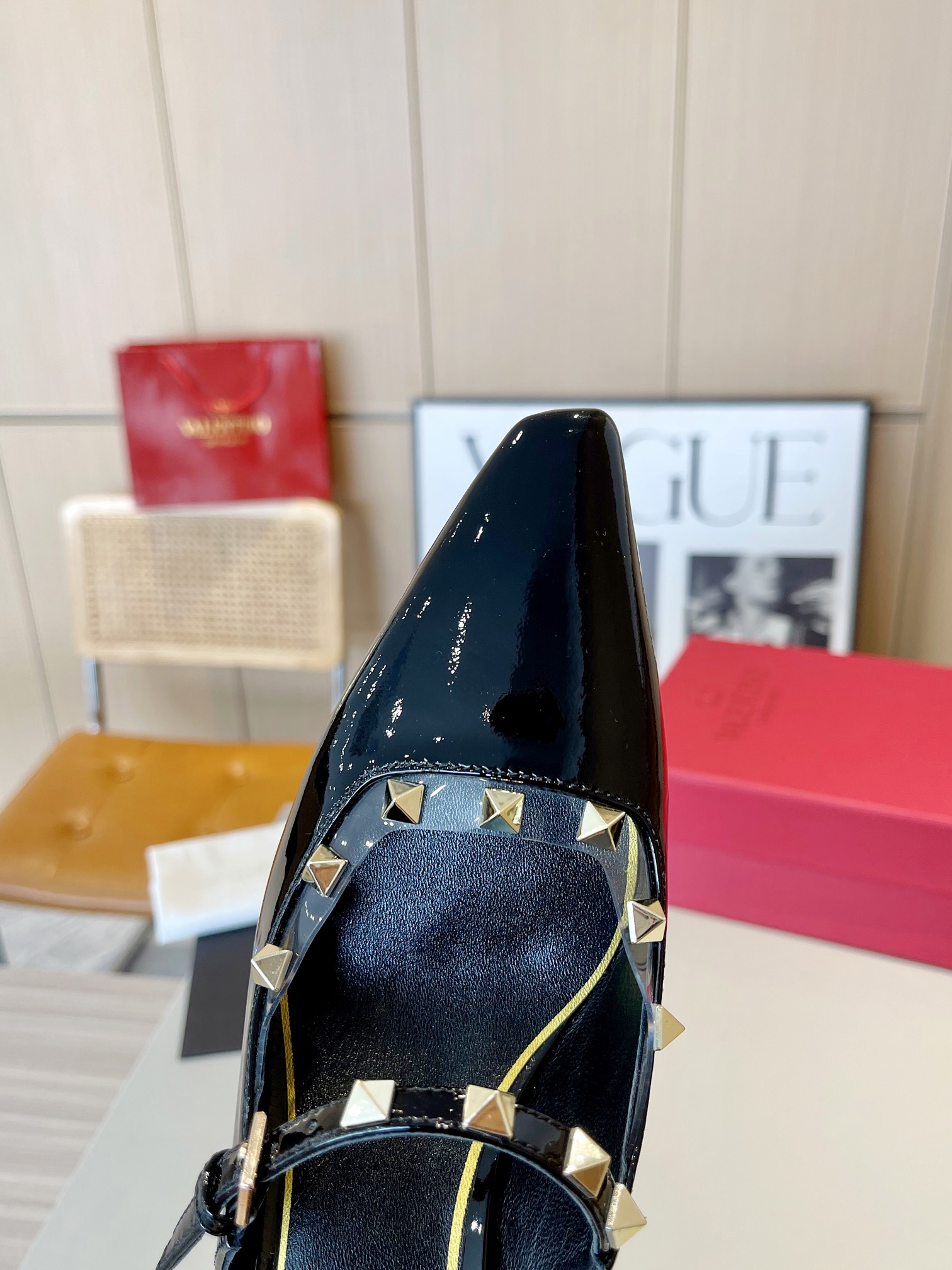 versión superior 𝑉𝐴𝐿𝐸𝑁𝑇𝐼𝑁𝑂 Valentino 2024 Primavera/Verano Nuevo de la Mujer ¡Backspace 6 c