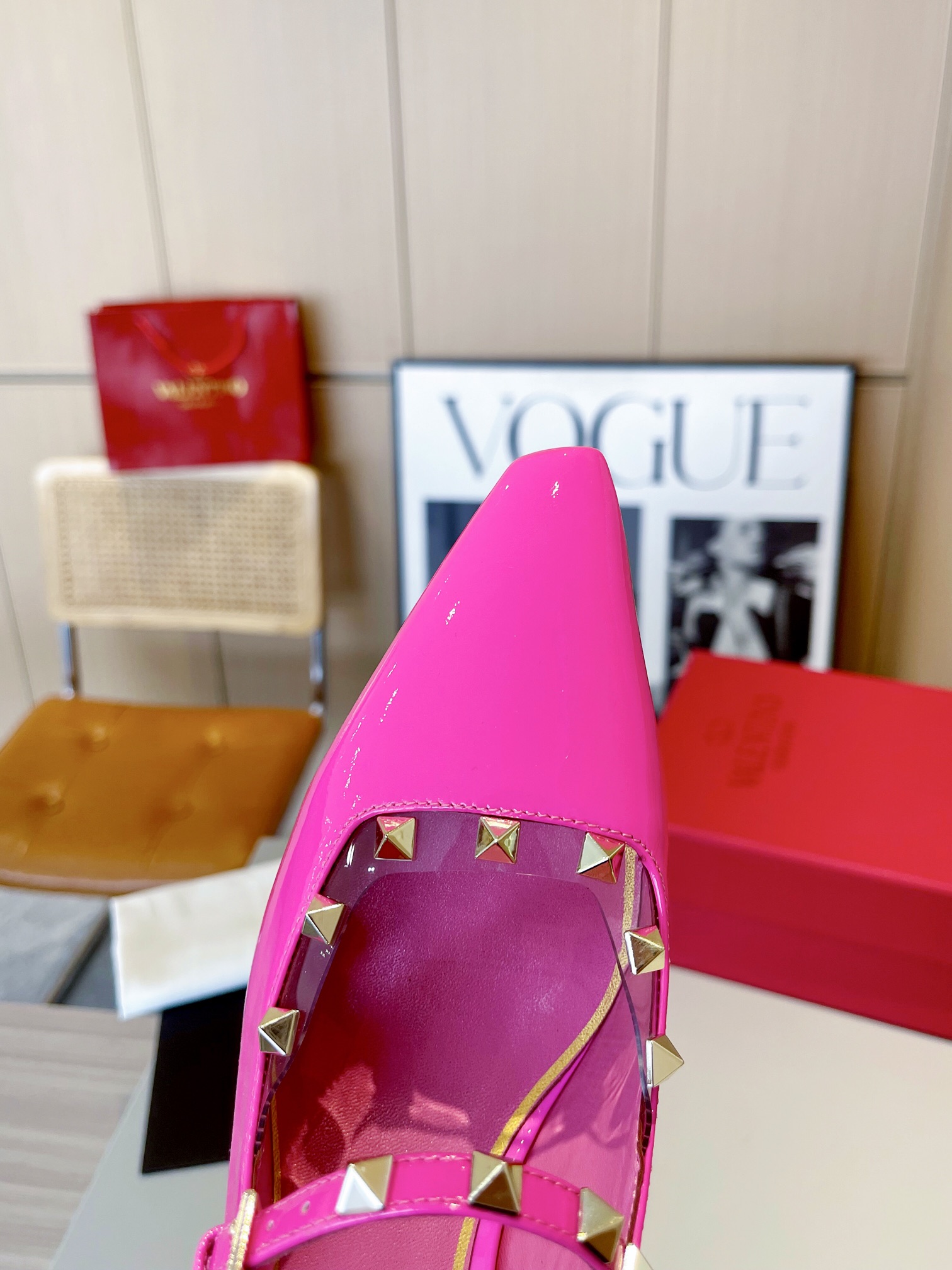 versión superior 𝑉𝐴𝐿𝐸𝑁𝑇𝐼𝑁𝑂 Valentino 2024 Primavera/Verano Nuevo de la Mujer ¡Backspace 6 c