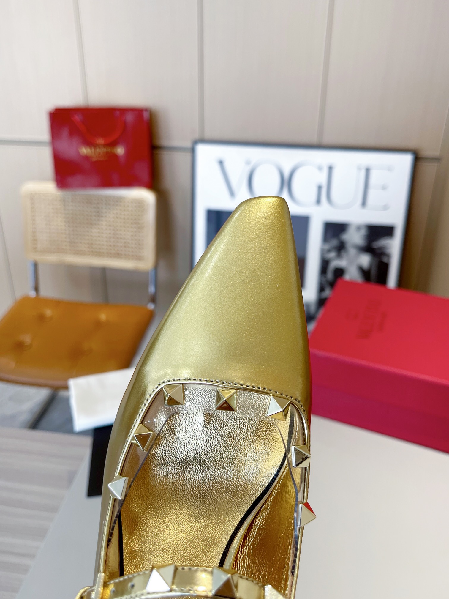 versión superior 𝑉𝐴𝐿𝐸𝑁𝑇𝐼𝑁𝑂 Valentino 2024 Primavera/Verano Nuevo de la Mujer ¡Backspace 6 c
