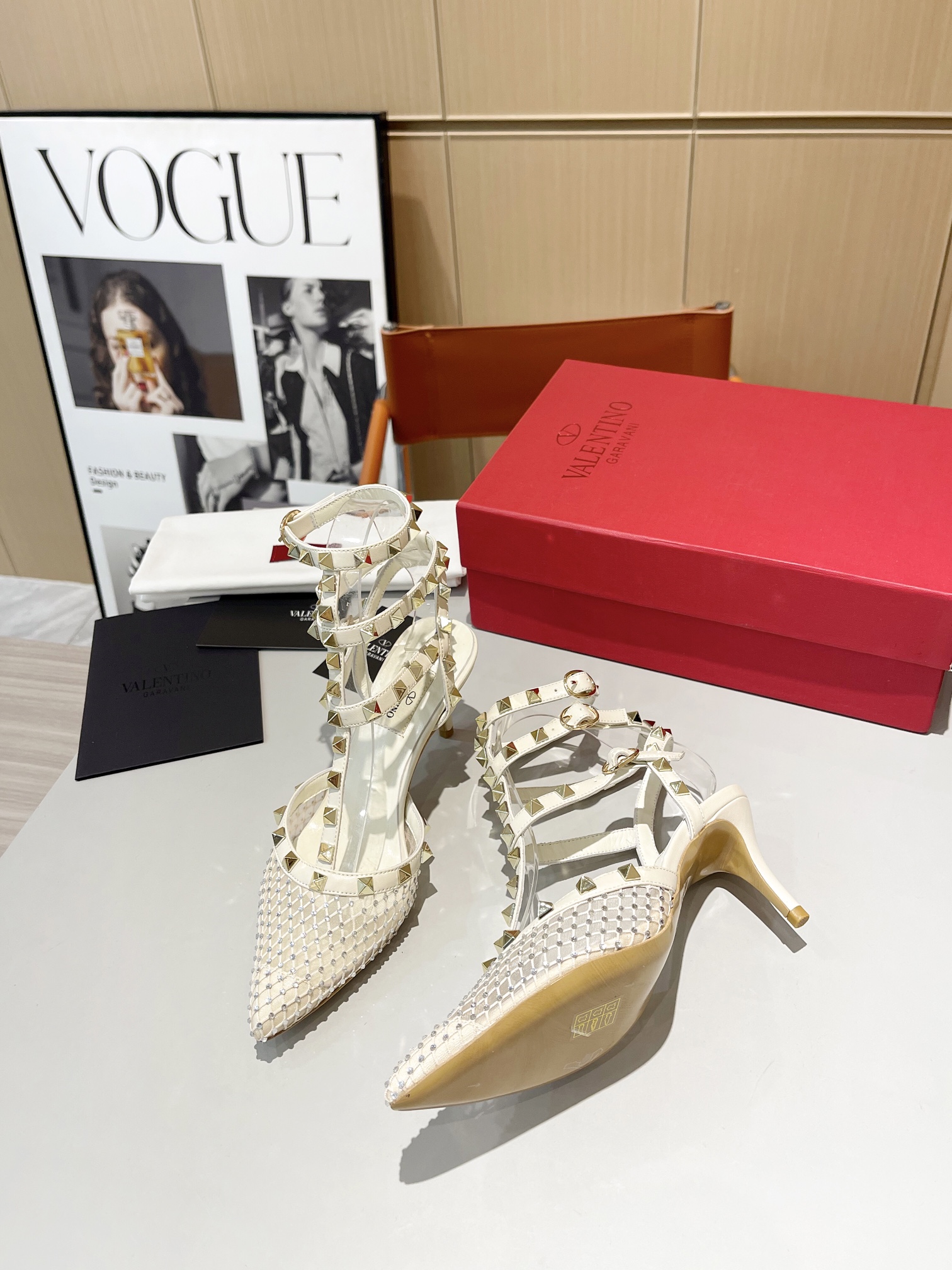 versión superior 𝑉𝐴𝐿𝐸𝑁𝑇𝐼𝑁𝑂 Valentino Primavera/Verano 2024 Nueva Mujer ¡La parte posterior 