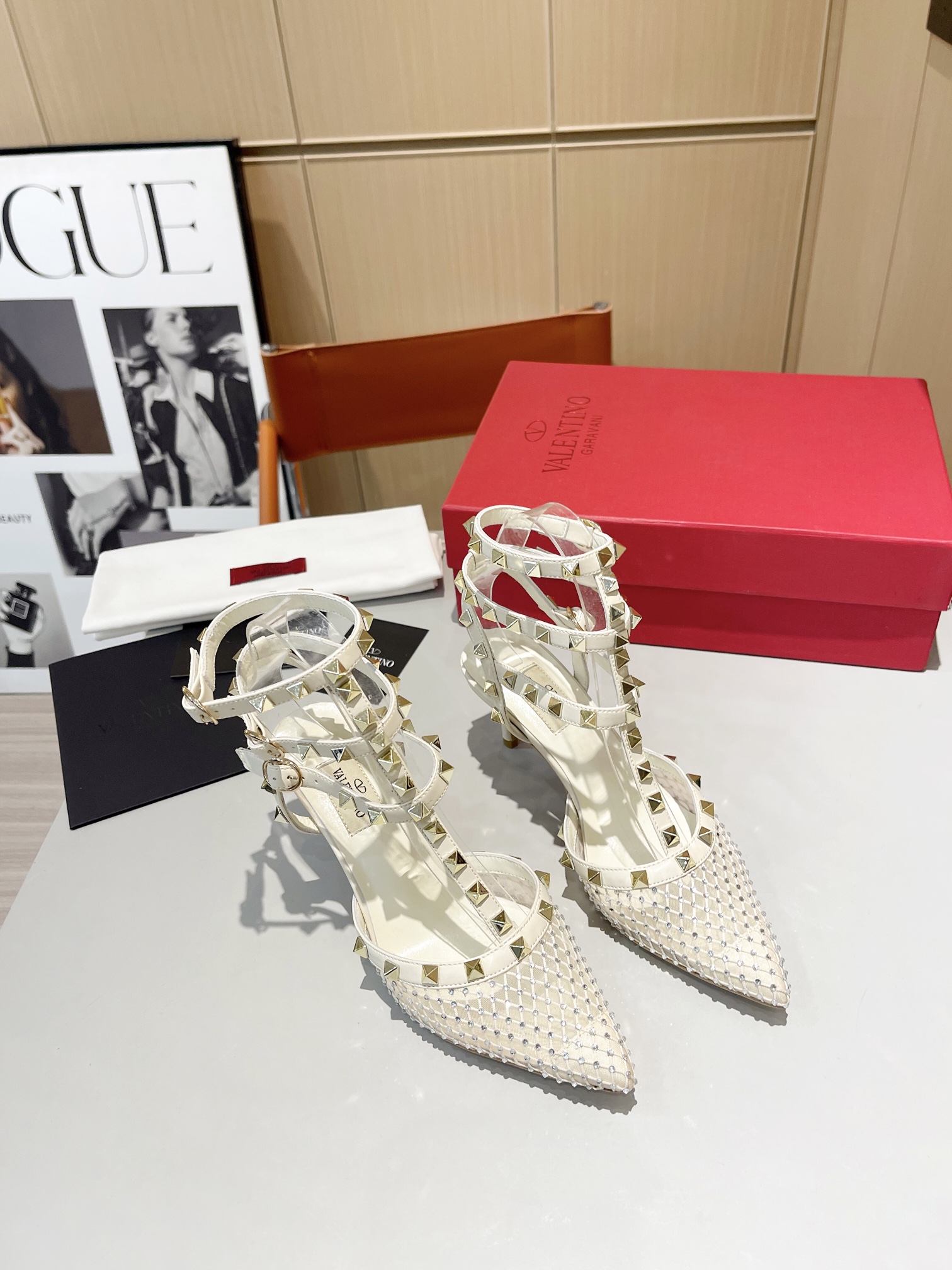 versión superior 𝑉𝐴𝐿𝐸𝑁𝑇𝐼𝑁𝑂 Valentino Primavera/Verano 2024 Nueva Mujer ¡La parte posterior 