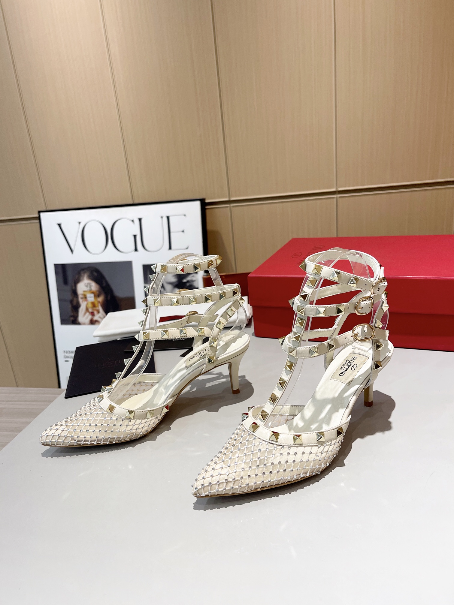 versión superior 𝑉𝐴𝐿𝐸𝑁𝑇𝐼𝑁𝑂 Valentino Primavera/Verano 2024 Nueva Mujer ¡La parte posterior 