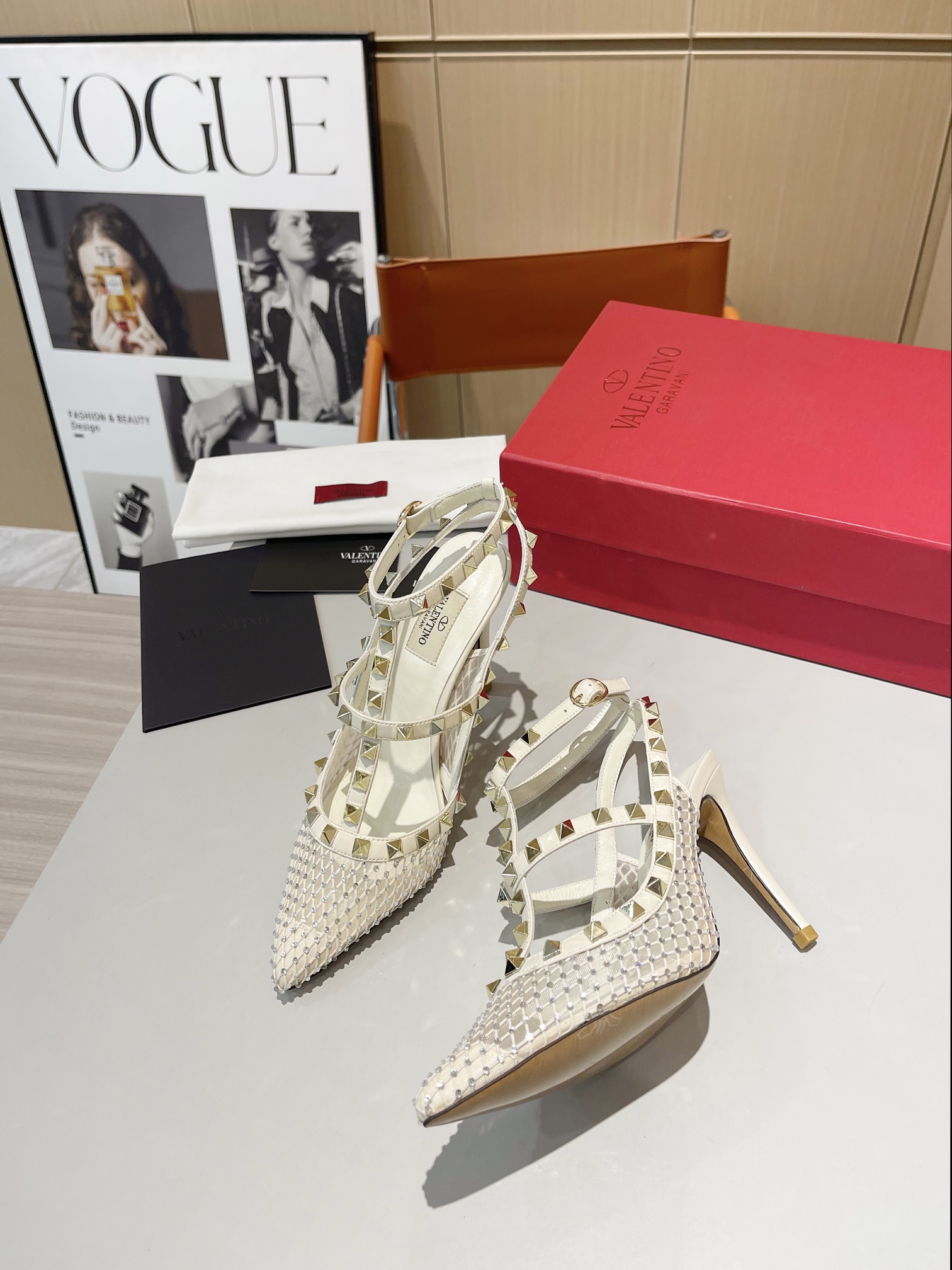 versión superior 𝑉𝐴𝐿𝐸𝑁𝑇𝐼𝑁𝑂 Valentino Primavera/Verano 2024 Nueva Mujer ¡La parte posterior 
