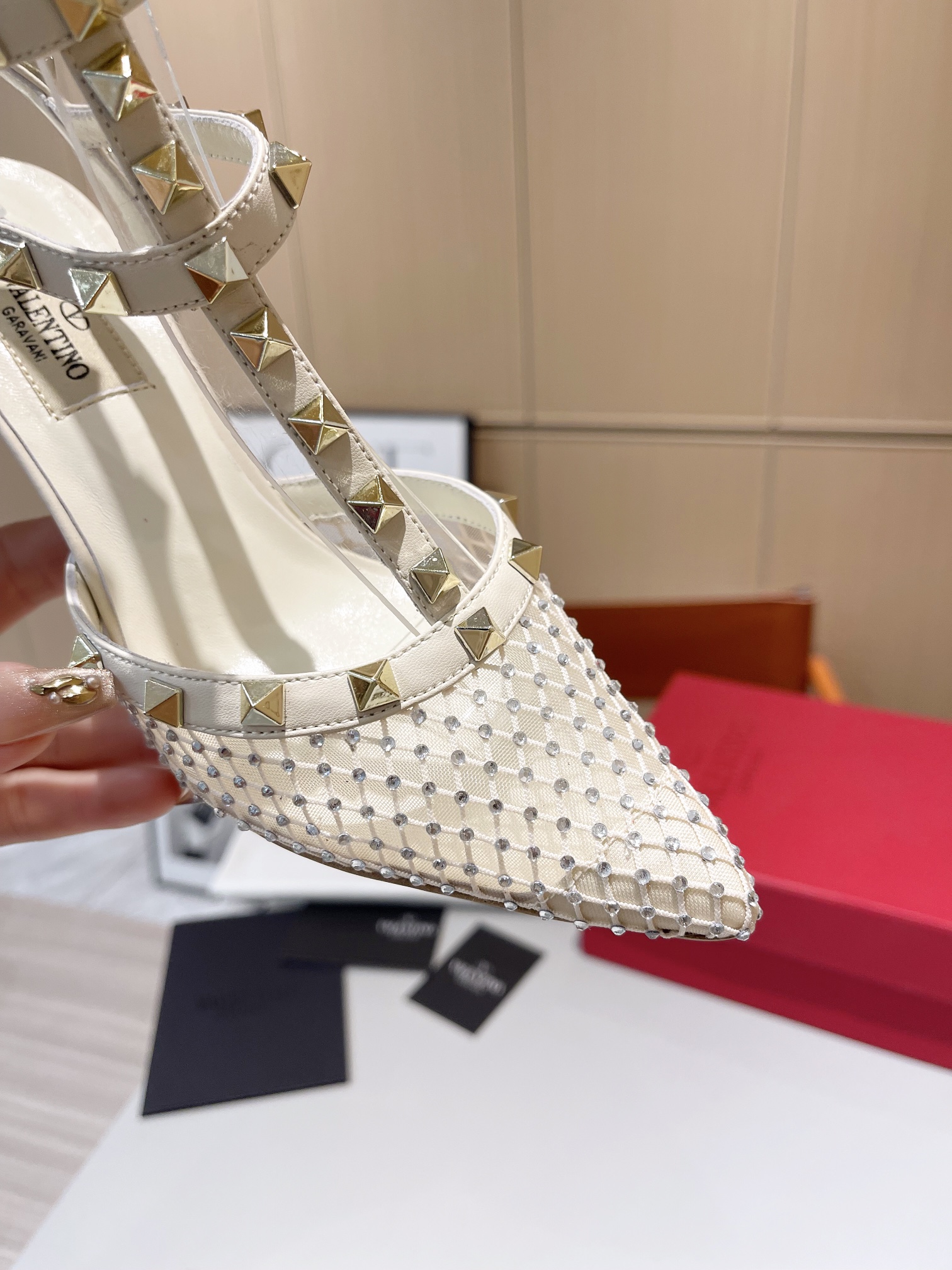 versión superior 𝑉𝐴𝐿𝐸𝑁𝑇𝐼𝑁𝑂 Valentino Primavera/Verano 2024 Nueva Mujer ¡La parte posterior 