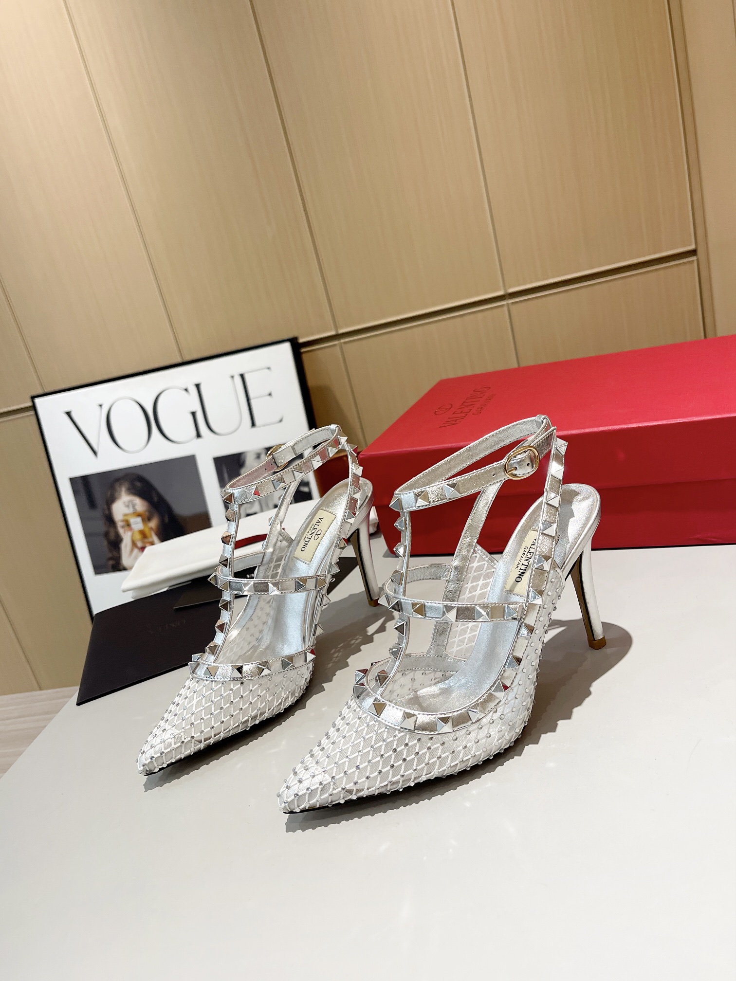 versión superior 𝑉𝐴𝐿𝐸𝑁𝑇𝐼𝑁𝑂 Valentino Primavera/Verano 2024 Nueva Mujer ¡La parte posterior 