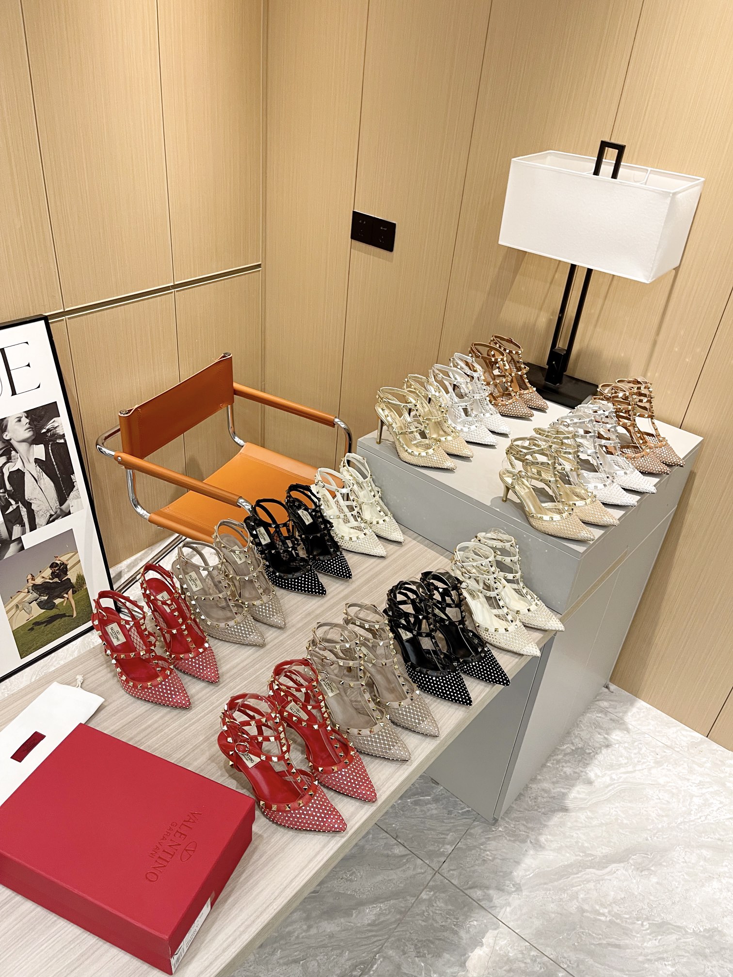 versión superior 𝑉𝐴𝐿𝐸𝑁𝑇𝐼𝑁𝑂 Valentino Primavera/Verano 2024 Nueva Mujer ¡La parte posterior 