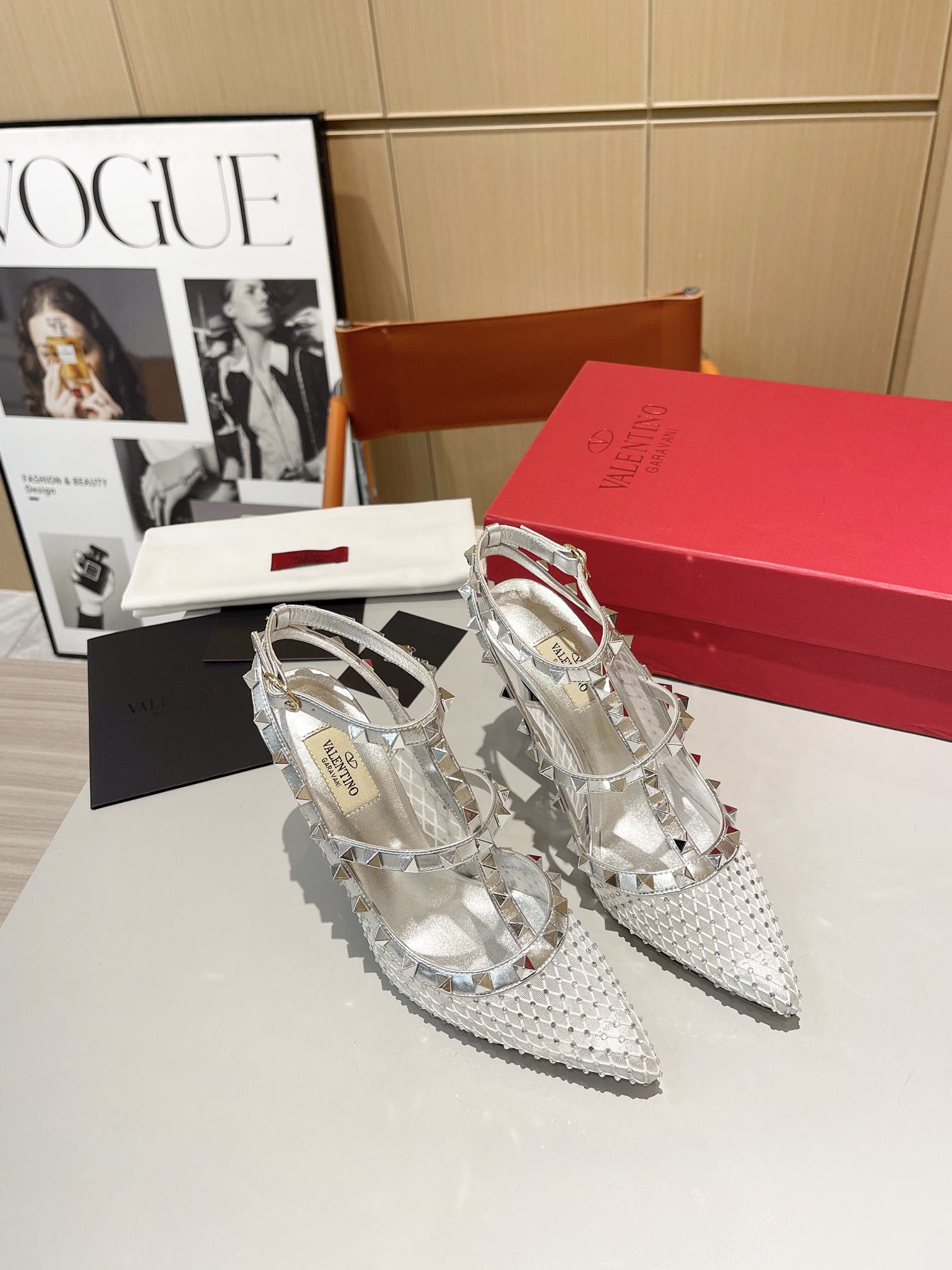versión superior 𝑉𝐴𝐿𝐸𝑁𝑇𝐼𝑁𝑂 Valentino Primavera/Verano 2024 Nueva Mujer ¡La parte posterior 