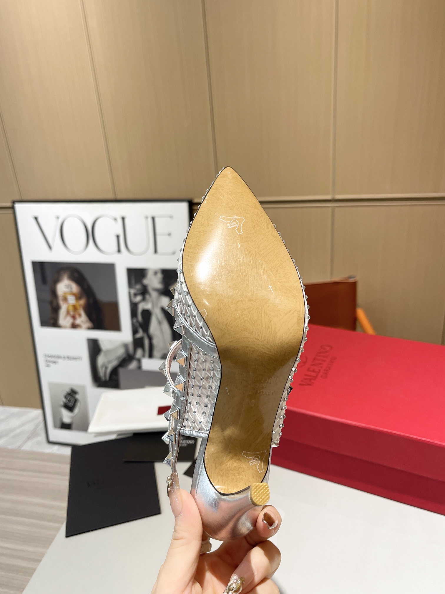 versión superior 𝑉𝐴𝐿𝐸𝑁𝑇𝐼𝑁𝑂 Valentino Primavera/Verano 2024 Nueva Mujer ¡La parte posterior 