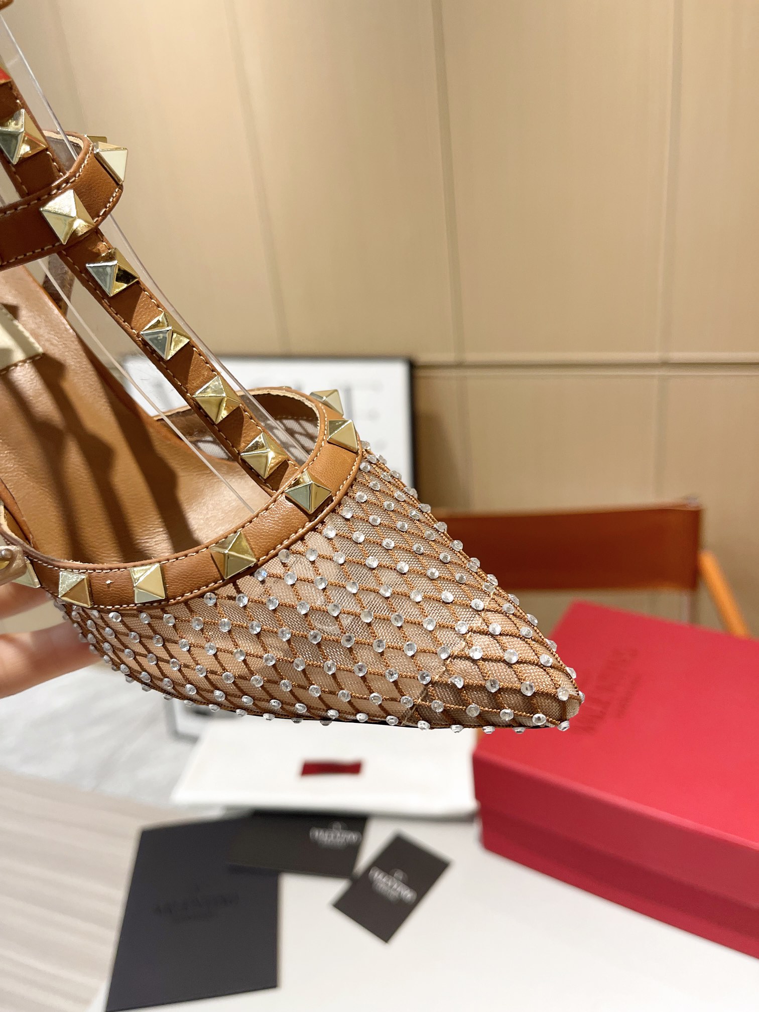 versión superior 𝑉𝐴𝐿𝐸𝑁𝑇𝐼𝑁𝑂 Valentino Primavera/Verano 2024 Nueva Mujer ¡La parte posterior 