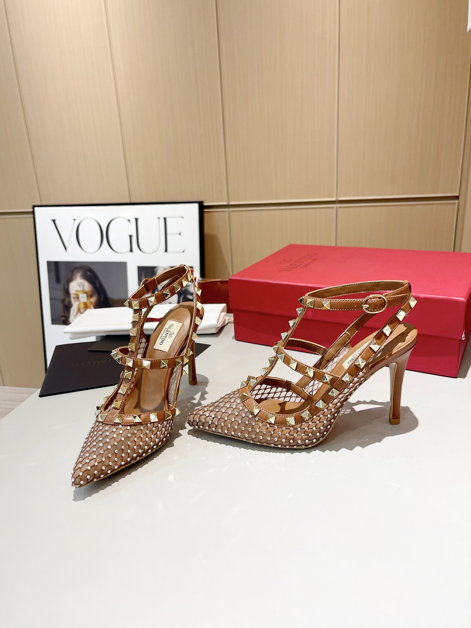versión superior 𝑉𝐴𝐿𝐸𝑁𝑇𝐼𝑁𝑂 Valentino Primavera/Verano 2024 Nueva Mujer ¡La parte posterior 