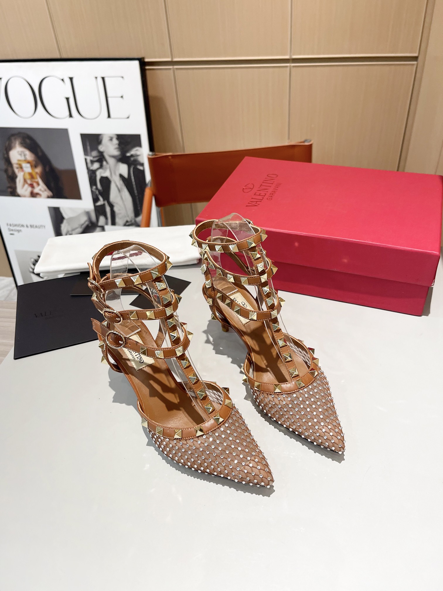 versión superior 𝑉𝐴𝐿𝐸𝑁𝑇𝐼𝑁𝑂 Valentino Primavera/Verano 2024 Nueva Mujer ¡La parte posterior 