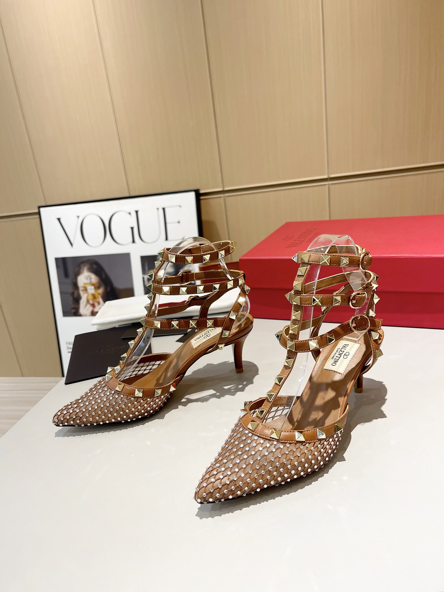 versión superior 𝑉𝐴𝐿𝐸𝑁𝑇𝐼𝑁𝑂 Valentino Primavera/Verano 2024 Nueva Mujer ¡La parte posterior 