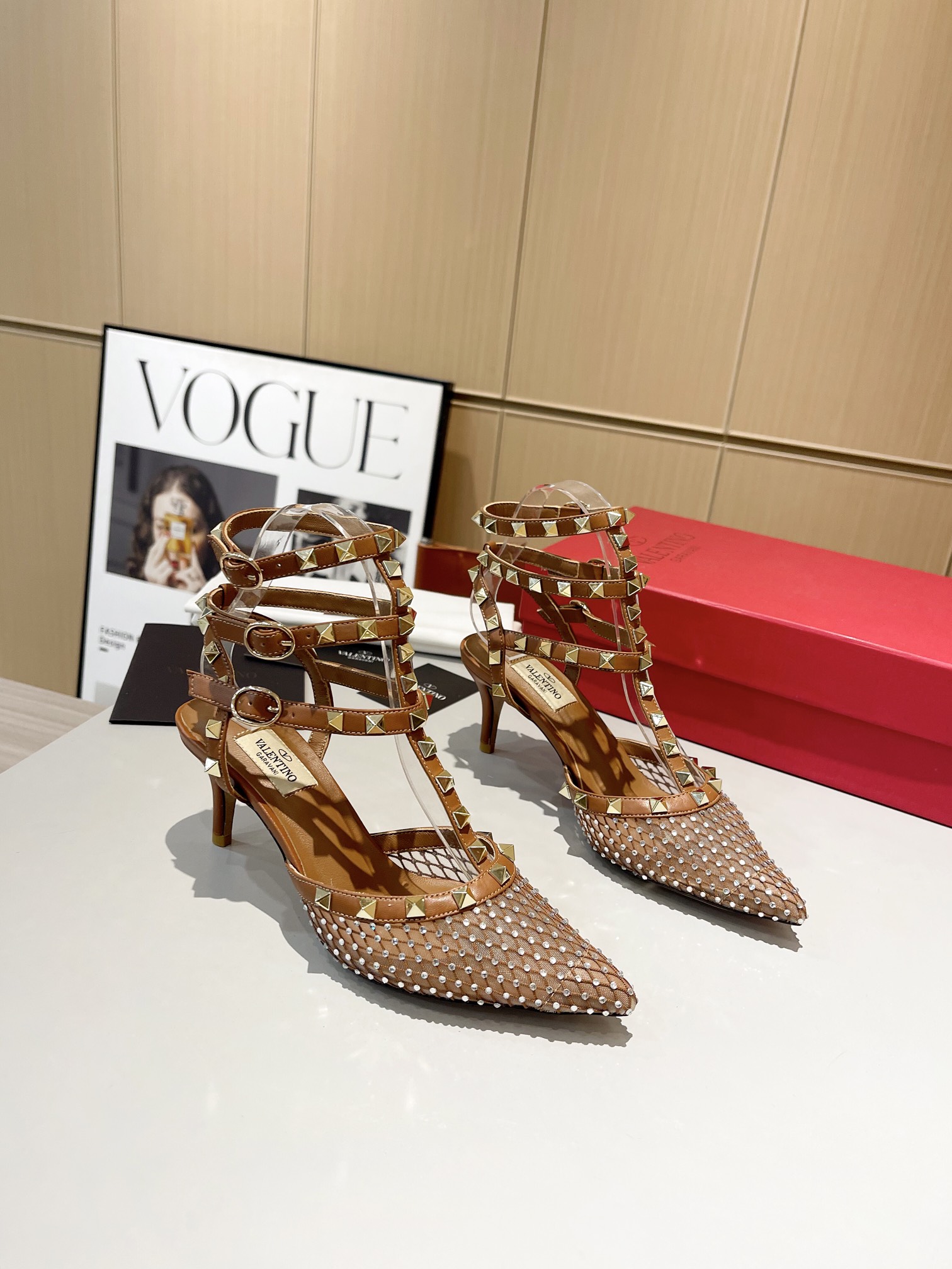 versión superior 𝑉𝐴𝐿𝐸𝑁𝑇𝐼𝑁𝑂 Valentino Primavera/Verano 2024 Nueva Mujer ¡La parte posterior 