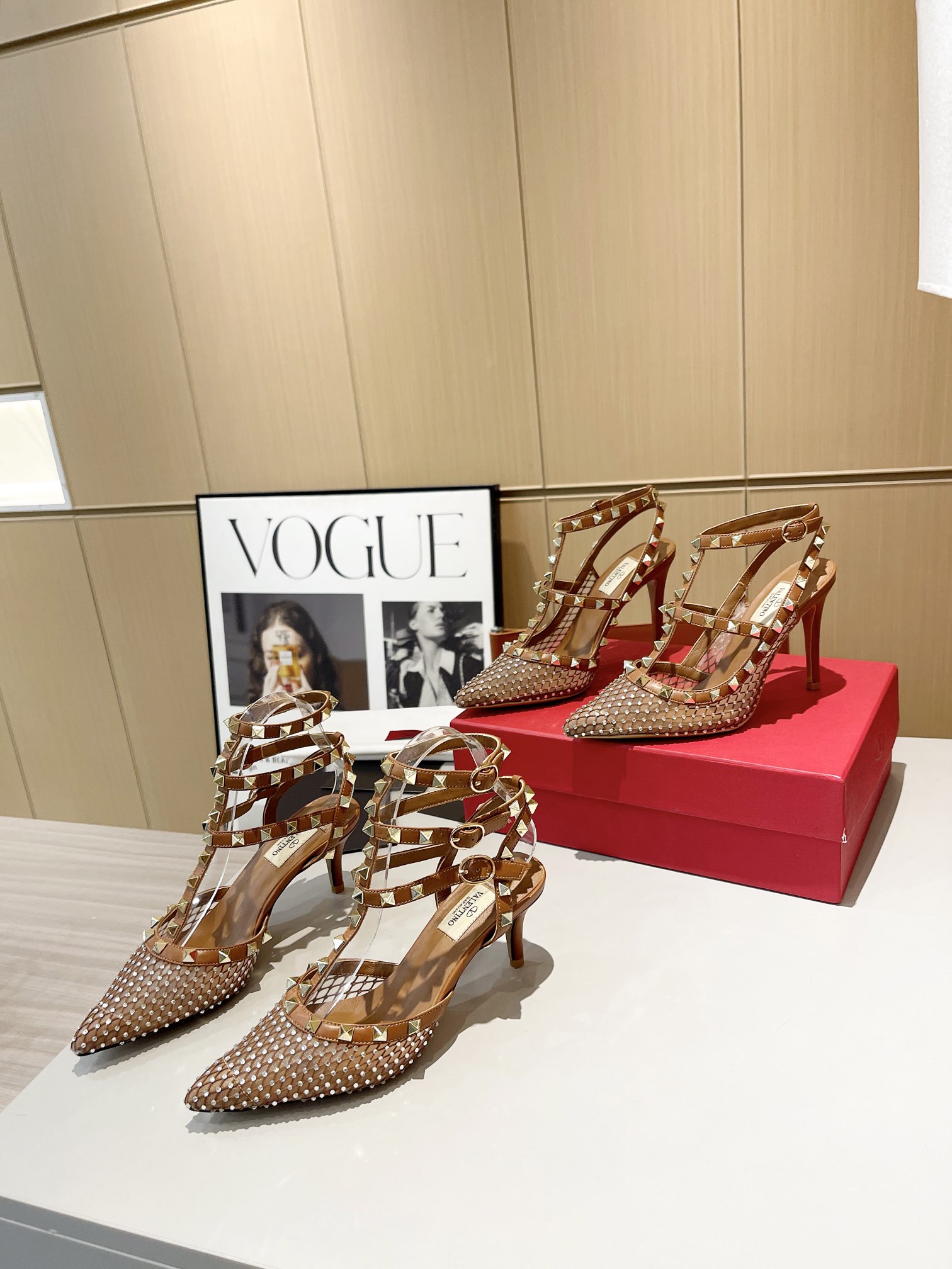 versión superior 𝑉𝐴𝐿𝐸𝑁𝑇𝐼𝑁𝑂 Valentino Primavera/Verano 2024 Nueva Mujer ¡La parte posterior 